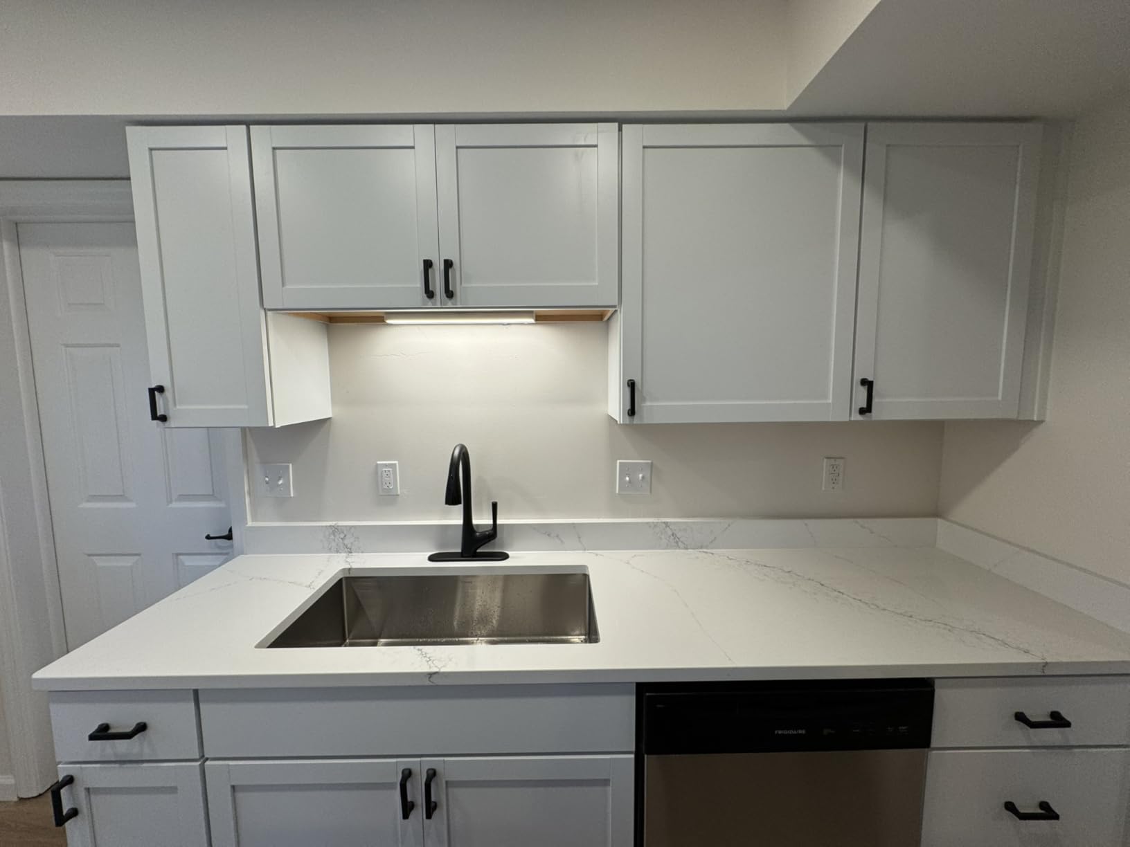 Logmey 15 Inch Outdoor Kitchen Sink Undermount 15x17 Stainless Steel 16 Gauge Handmade RV Sinks with Cover Foldable Faucet Single Bowl Bar Sinks 15x17x9 - Customer Photo 1