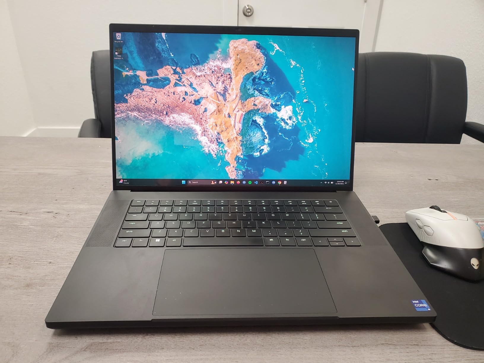 Razer Blade 16 Gaming Laptop: NVIDIA GeForce RTX 4080 - Intel Core i9-14900HX 14th Gen CPU - 16