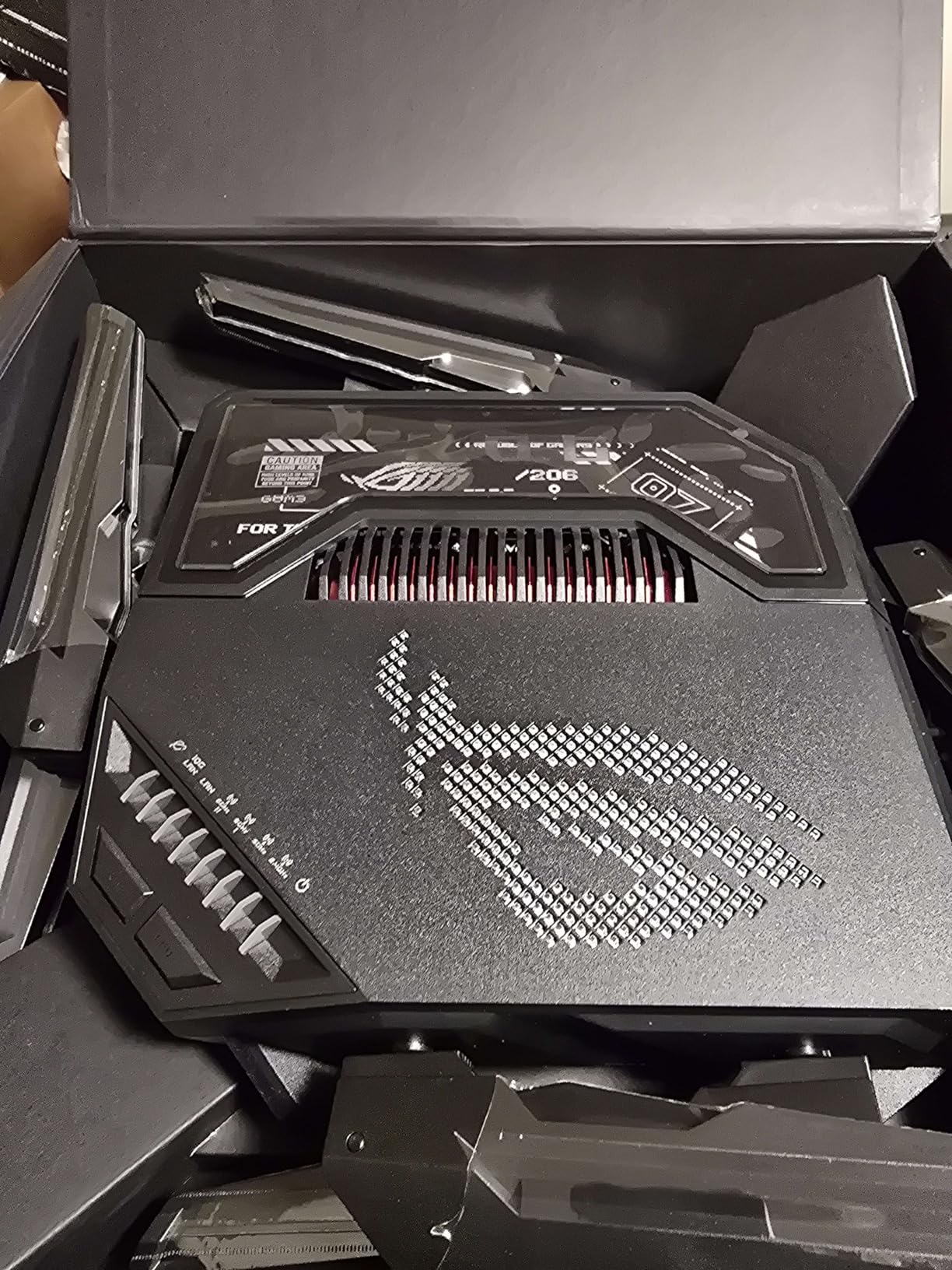 ASUS ROG Rapture GT-BE98 PRO First Quad-Band WiFi 7 Gaming Router supports 320MHz, Dual 10G Port, Triple-level Game Acceleration, Mobile Game Mode, Subscription-Free Security, AiMesh, and VPN features - Customer Photo 2