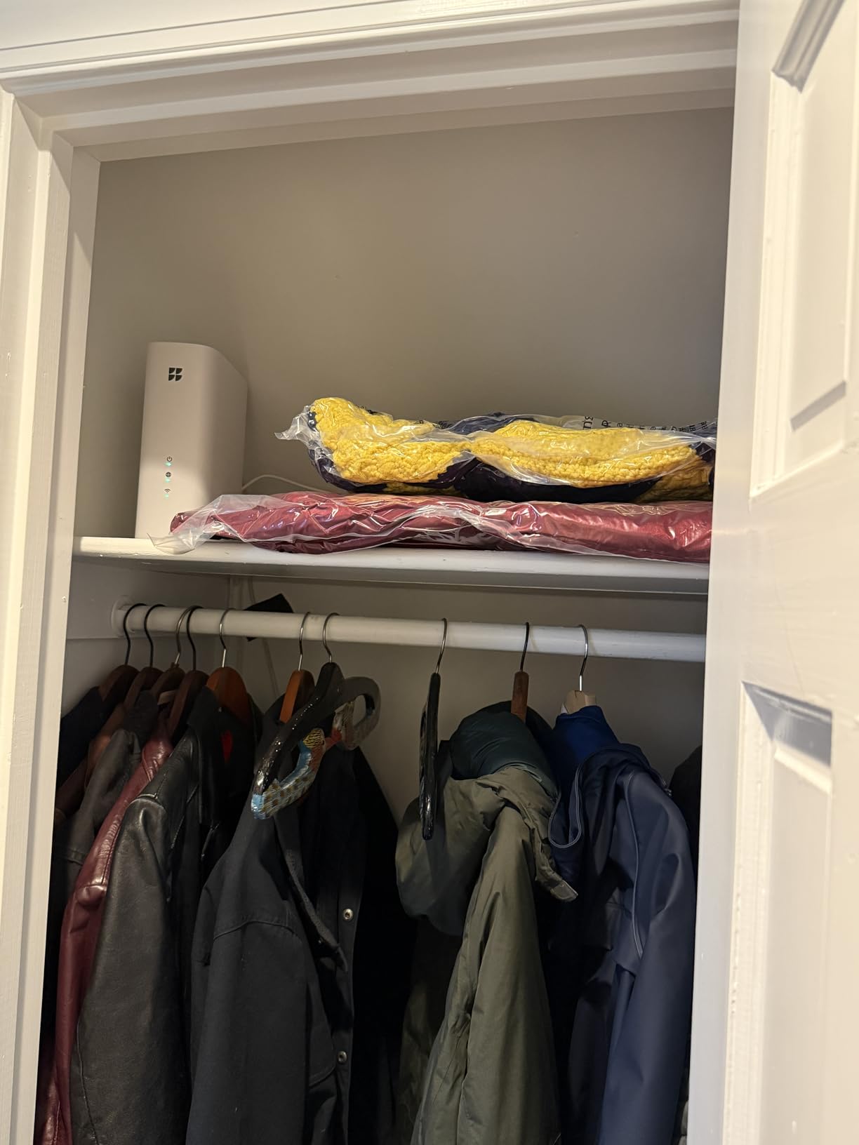 24 Pack Vacuum Storage Bags with Electric Pump, (5 Jumbo, 5 Large, 5 Medium, 5 Small, 4 Roll Up Bags) Space Saver Bag for Clothes, Mattress, Blanket, Duvets, Pillows, Comforters,Travel - Customer Photo 2