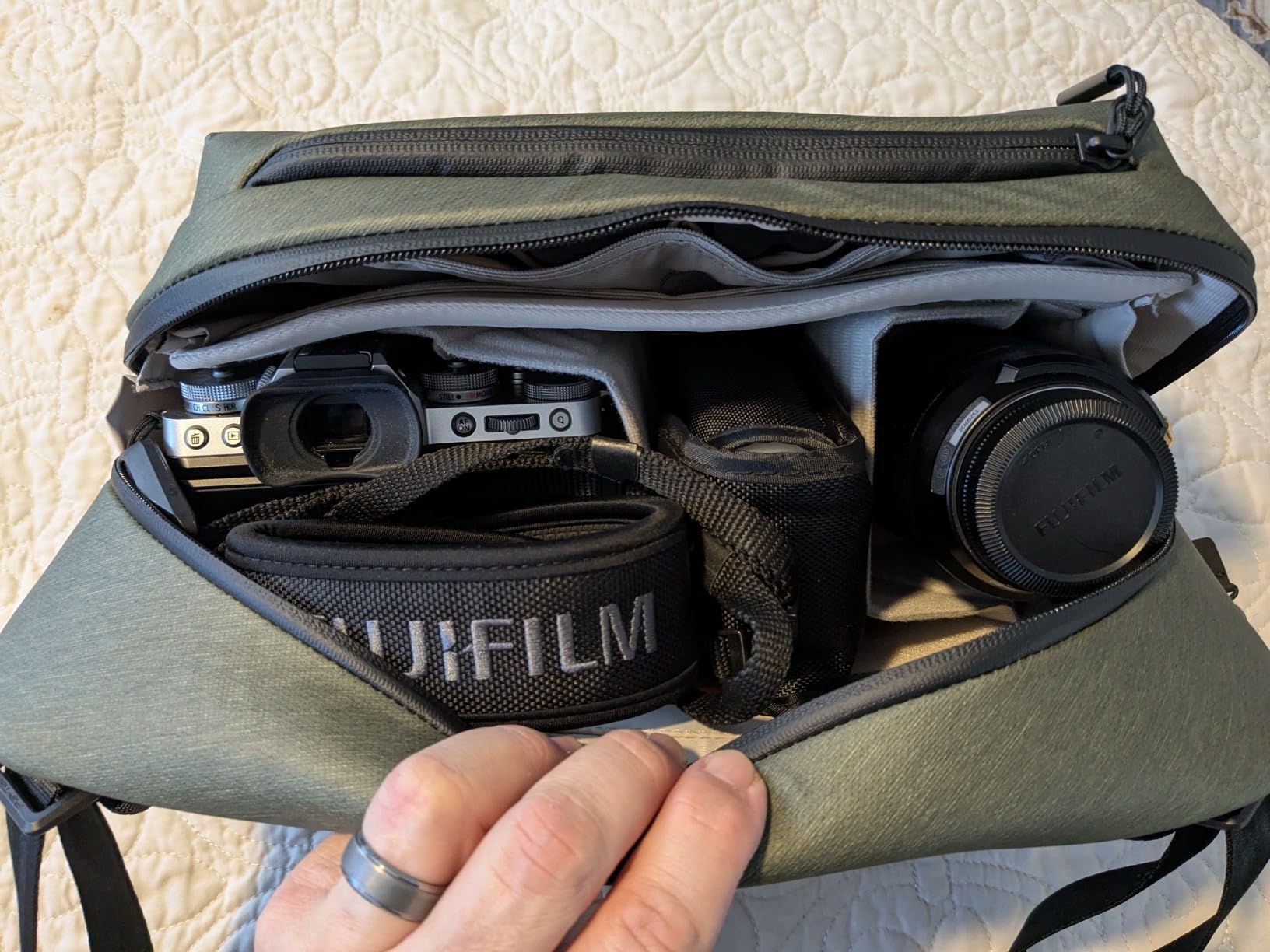 PGYTECH OneGo Solo V2 Camera Sling Bag, 6L Crossbody Camera Bag for Urban Travel Photographers, Mirrorless Camera Bag for Sony/Canon/Nikon/DJI Mavic/Air/Mini/Tripod/Laptop, Black - Customer Photo 2