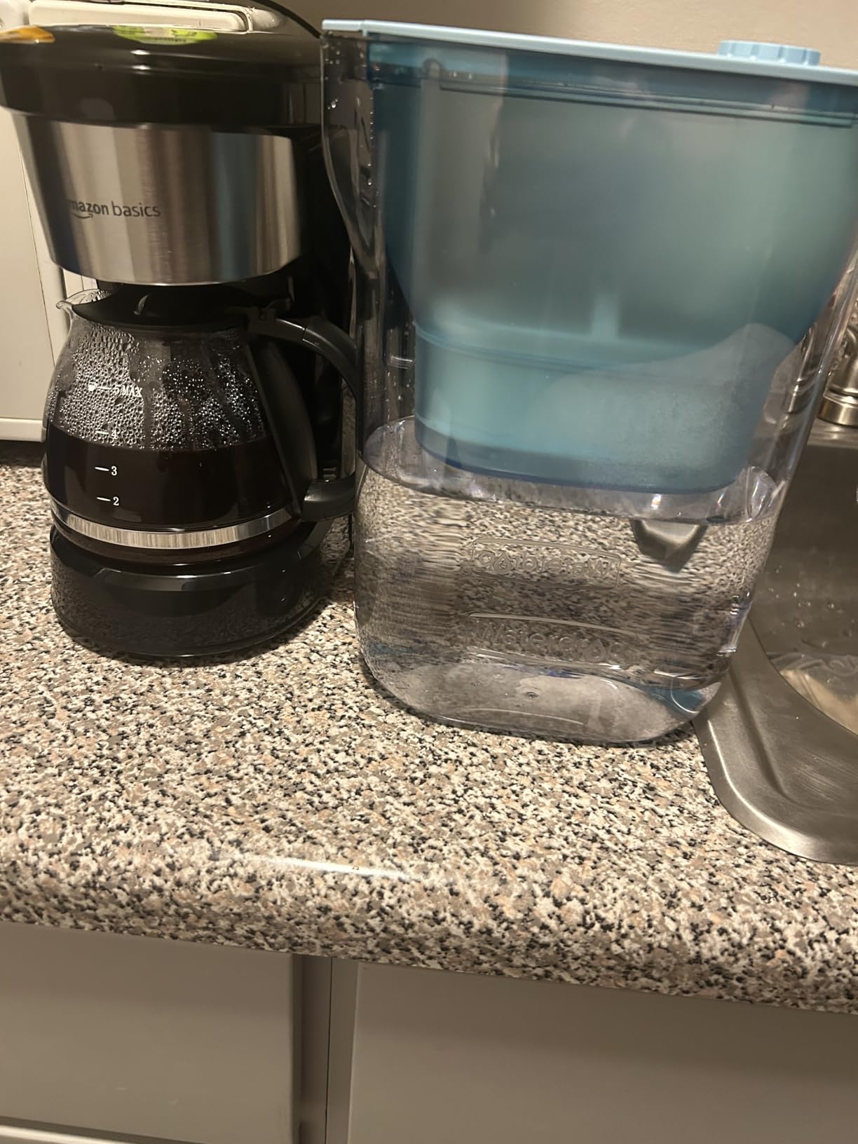 Waterdrop Water Filter Pitcher, 200-Gallon Long-Life, Countertop NSF Certified Water Purifier, Replaces 6,400 Plastic Water Bottles a Year, Reduces Chlorine, PFOA/PFOS, 7-Cup, Blue - Customer Photo 1