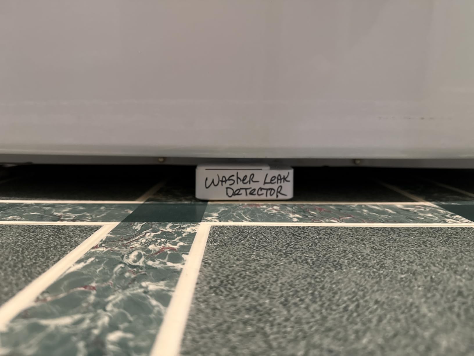 SwitchBot WiFi Water Sensor, Smart Water Leak Detector, 100dB Adjustable Alerts & App Alerts, IP67 Waterproof, Wireless Detector for Kitchen, Bathroom, Basement, No Hub Required (Support 2.4G) - Customer Photo 1