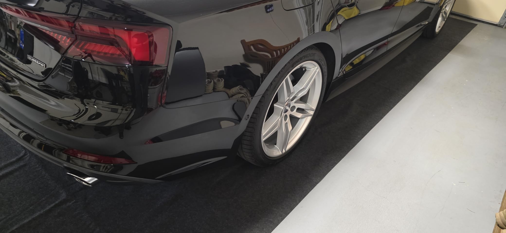 VEVOR Garage Floor Mat, 7.5'x20' Waterproof Protection from Water,Snow, Rain,Mud and Oil for Cars, Non-Slip Heavy Duty Containment Mat with TPE Anti-Leak Backing & Easy to Clean & Cuttable - Customer Photo 2