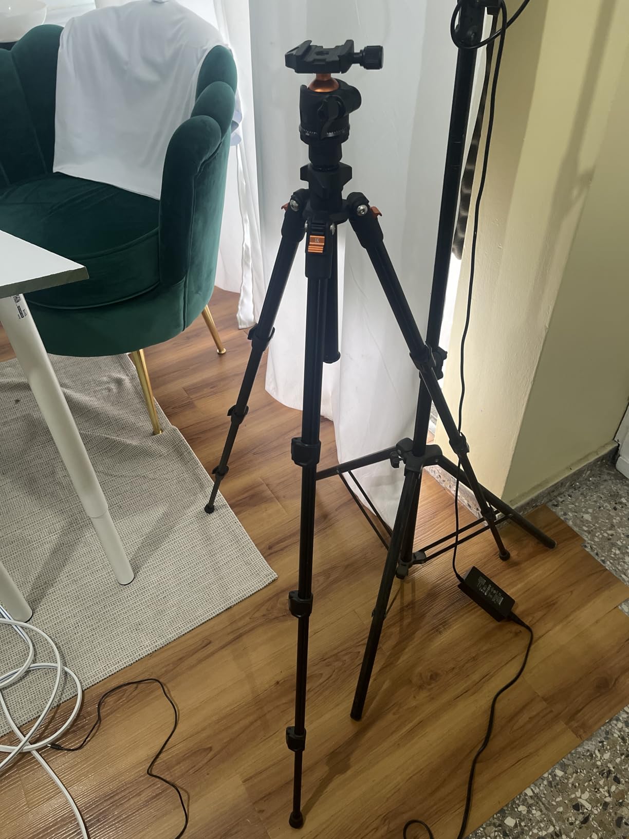 K&F Concept 76 inch Camera Tripod with Rotatable Multi-Angle Center Column,Lightweight Travel Outdoor DSLR Tripods with 360 Degree Ball Head Load Capacity 8kg/17.6lbs, Cellphone Clips for Smartphone customer photo 1