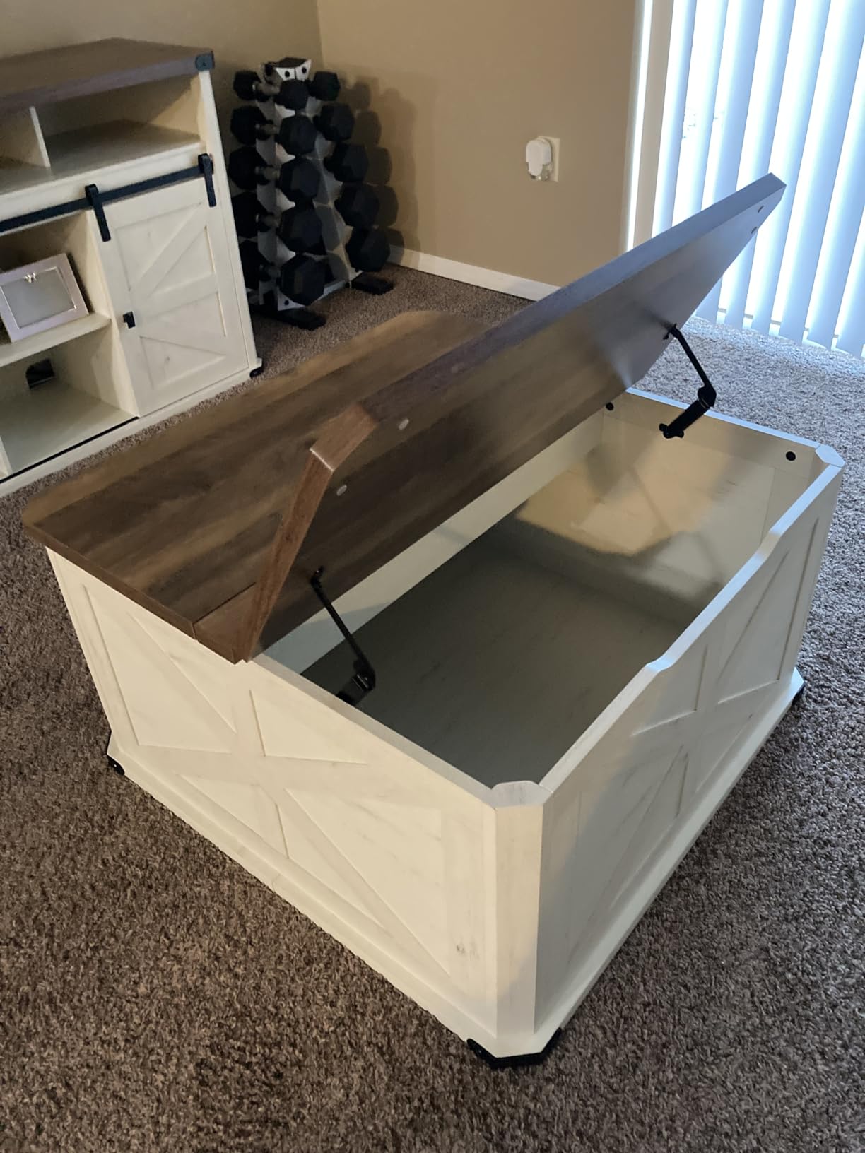 VASAGLE LIRY Collection - Farmhouse Coffee Table with Storage, Square Center Coffee Table for Living Room, with Hidden Compartment, Flip-Top Lids, Honey Brown and Rustic White - Customer Photo 2