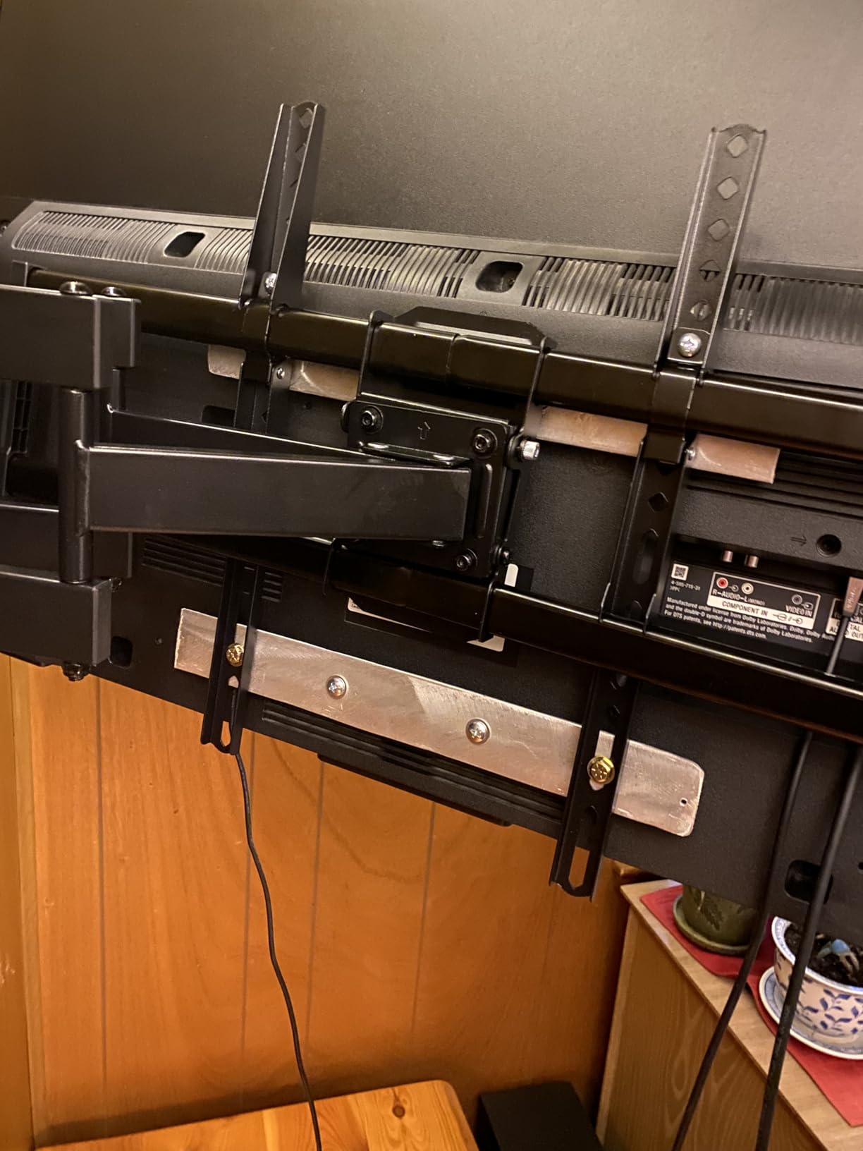 USX MOUNT Full Motion TV Wall Mount for Most 32-70 inch TVs up to 99 lbs, Wall Mount Bracket with Dual Articulating Arms, Swivel, Tilt, Max VESA 400x400mm, TV Mount Fits 12