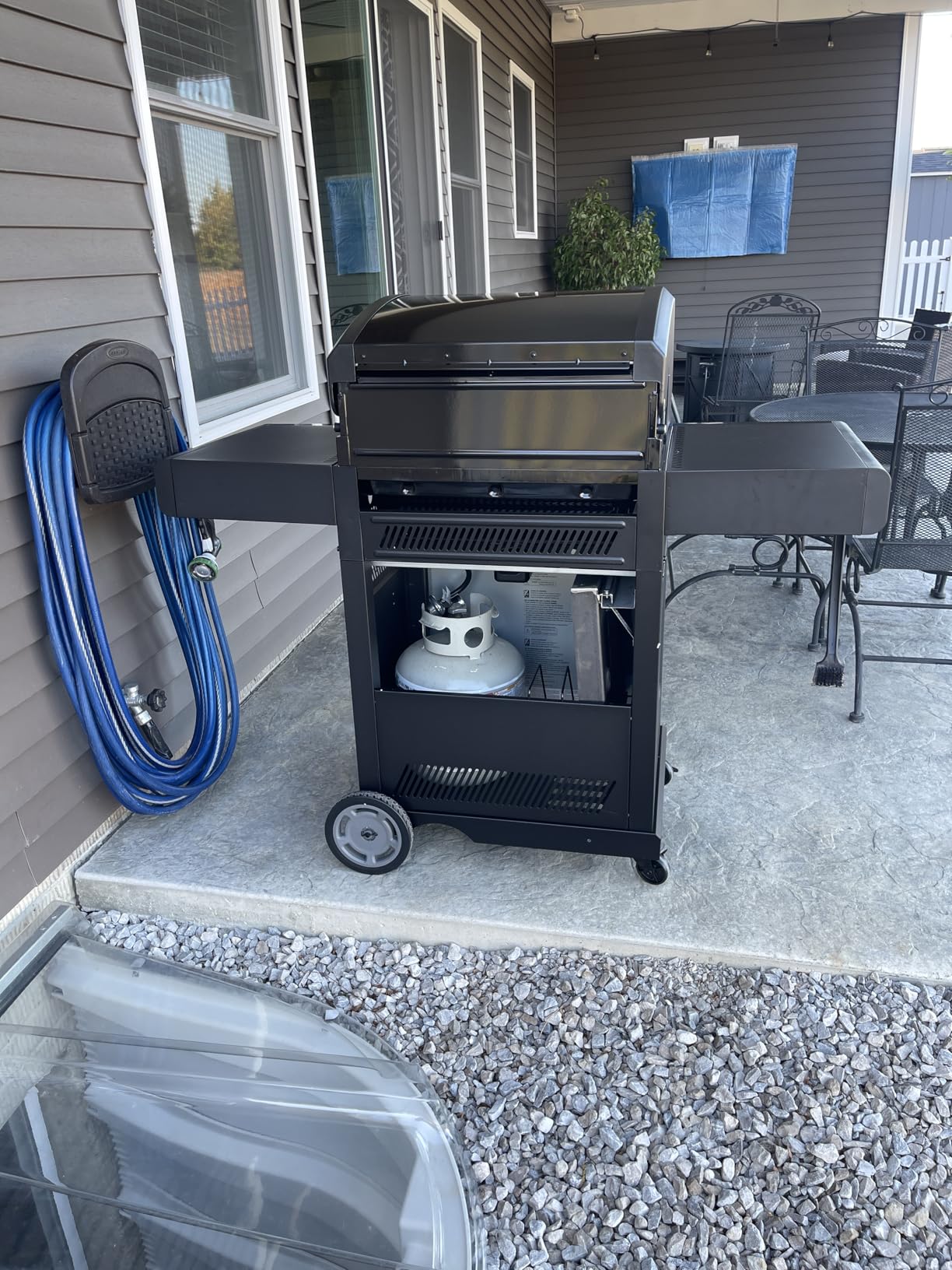Charbroil Pro Series with Amplifire Infrared Technology 4-Burner Propane Gas Grill Cabinet with Side Burner, Black - 463281024 customer photo 2