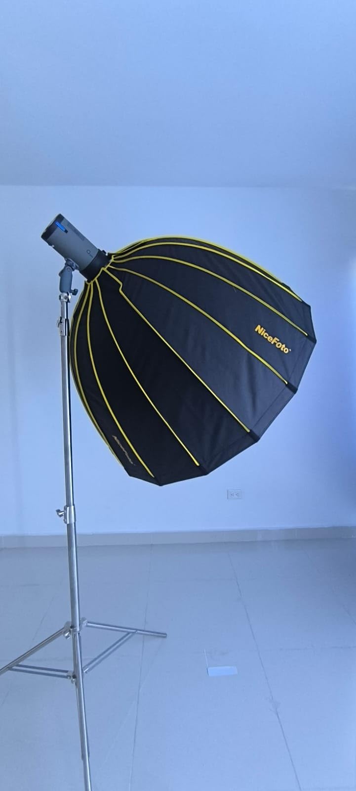 NEEWER Q300 300Ws 2.4G Outdoor Studio Flash with Q Compact Wireless Trigger, 7800mAh Li ion Battery Powered Strobe Light Photography Cordless Monolight with 1000 Full Power Flash 0.4-2.5s Recycle customer photo 2