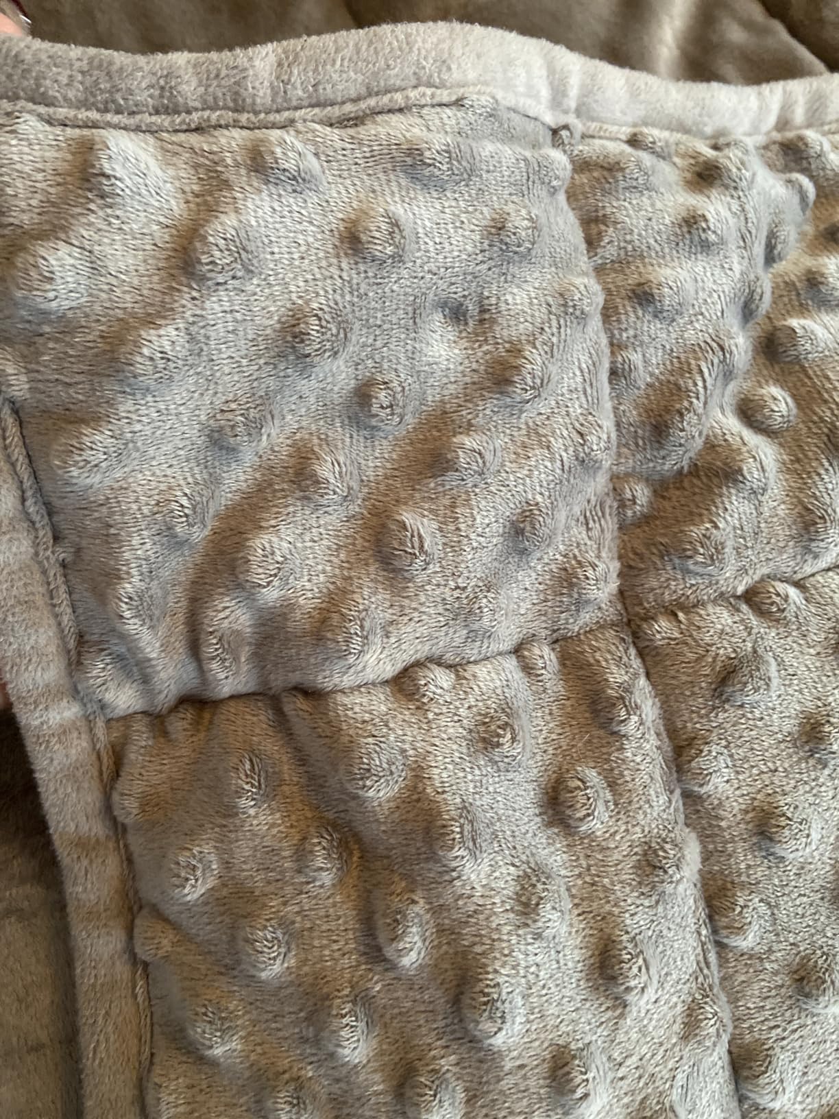 Wemore Minky Dot Weighted Blanket for Adults Queen Size 15 lbs, Soft Cozy Heavy Blanket for Stress Relief and Sleep Promotion, Breathable Blanket for All-Season with Glass Beads, Grey 60 x 80 inches - Customer Photo 1