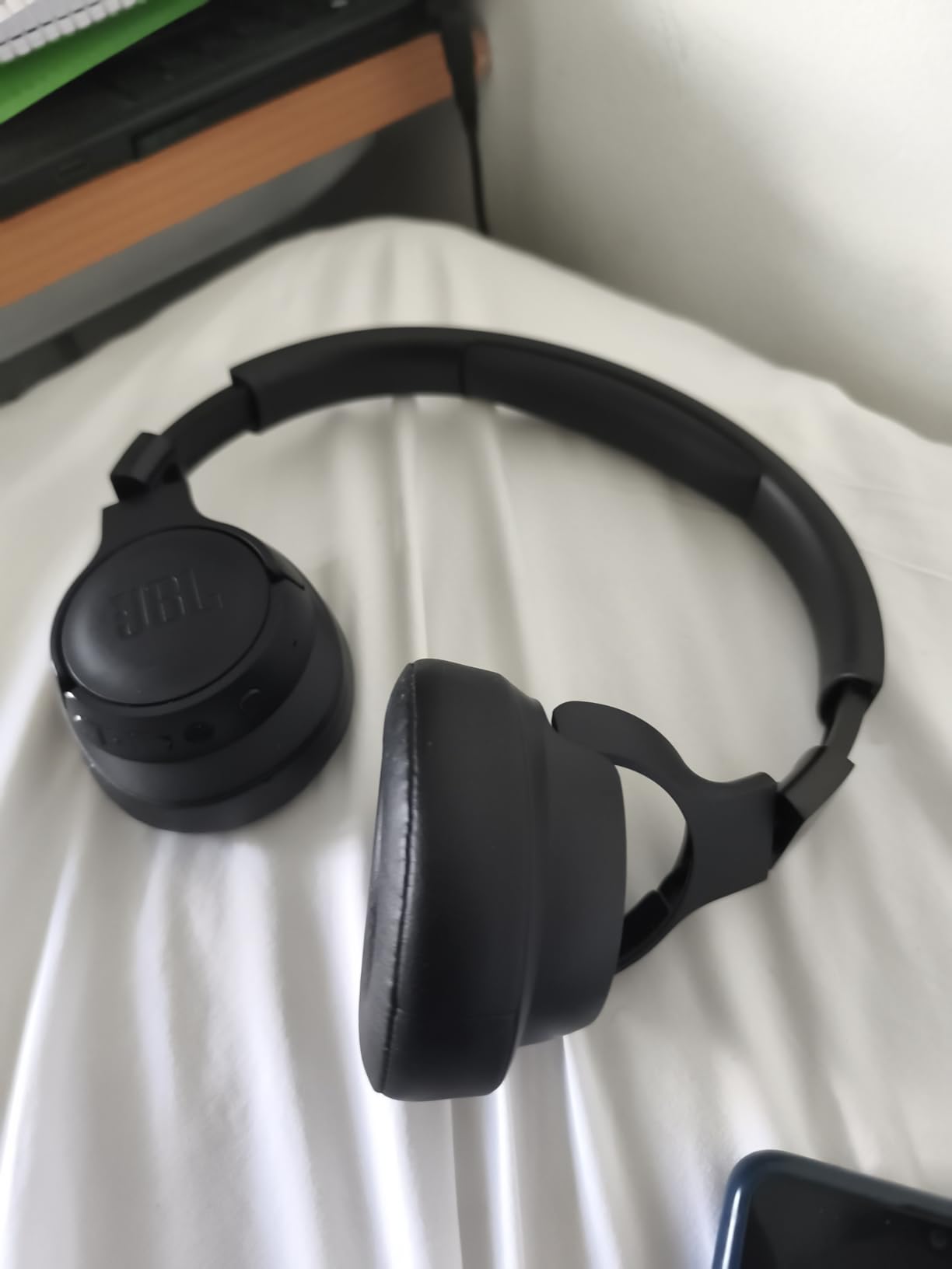 JBL Tune 720BT - Wireless Over-Ear Headphones with JBL Pure Bass Sound, Bluetooth 5.3, Up to 76H Battery Life and Speed Charge, Lightweight, Comfortable and Foldable Design (Black) - Customer Photo 2