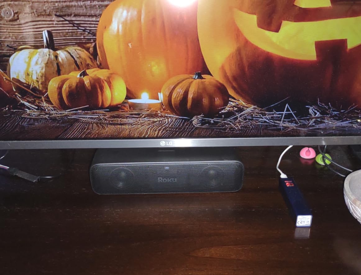 Roku Streambar SE | 2-in-1 TV Soundbar with Built-in 4K/HD/HDR Streaming, Premium Speakers, & Enhanced Speech Clarity for Crisp, Clear Dialogue - Quick Guided Simple Setup - Customer Photo 2