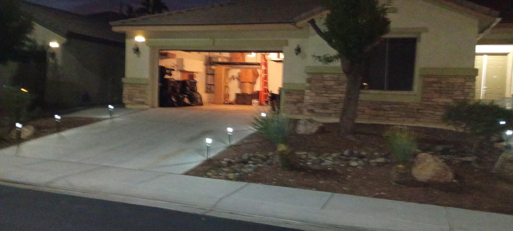 ALFIOT Solar Pathway Lights Outdoor, 8 Pack Bright Solar Lights Outdoor, Auto On/Off, IP65 Waterproof Solar Garden Lights Solar Powered Landscape Lighting for Yard Patio Walkway Driveway Pathway - Customer Photo 2