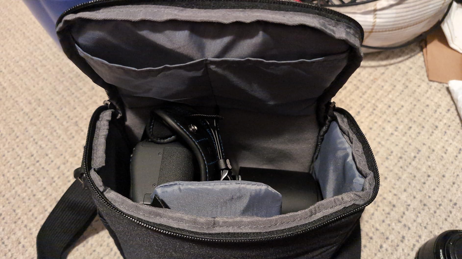 K&F CONCEPT Camera Sling Bag Small Crossbody Camera Case DSLR/SLR/Cute Compact Shoulder Photography Bags for Photographers - Customer Photo 3