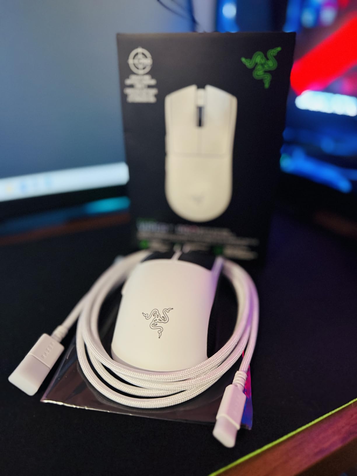 Razer Viper V3 Pro Wireless Esports Gaming Mouse: Symmetrical - 54g Lightweight - 8K Polling - 35K DPI Optical Sensor - Gen3 Optical Switches - 8 Programmable Buttons - 95 Hr Battery - Black - Customer Photo 2