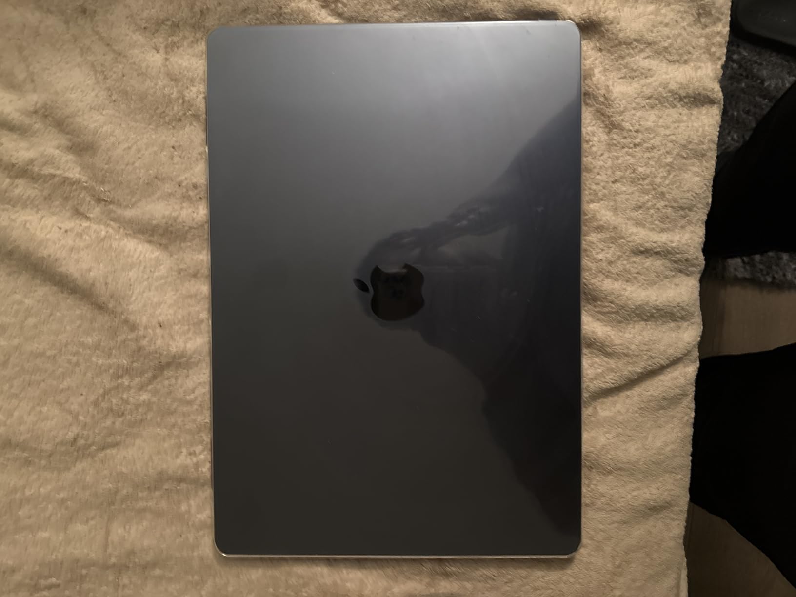 Apple 2024 MacBook Air 15-inch Laptop with M3 chip: Built for Apple Intelligence, 15.3-inch Liquid Retina Display, 16GB Unified Memory, 512GB SSD Storage, Backlit Keyboard, Touch ID; Starlight - Customer Photo 1