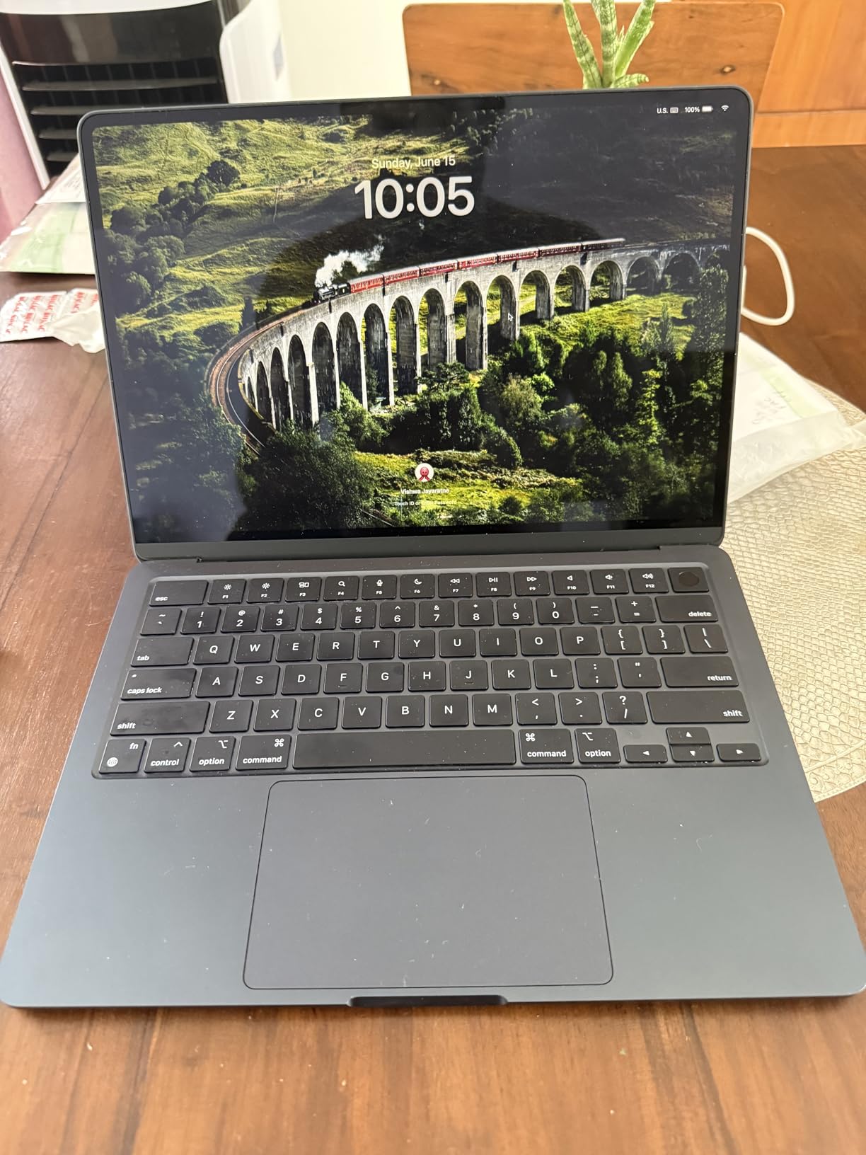 2024 MacBook Air 13-inch Laptop with M3 chip: Built for Apple Intelligence, 13.6-inch Liquid Retina Display, 16GB Unified Memory, 512GB SSD Storage, Backlit Keyboard, Touch ID; Starlight - Customer Photo 2