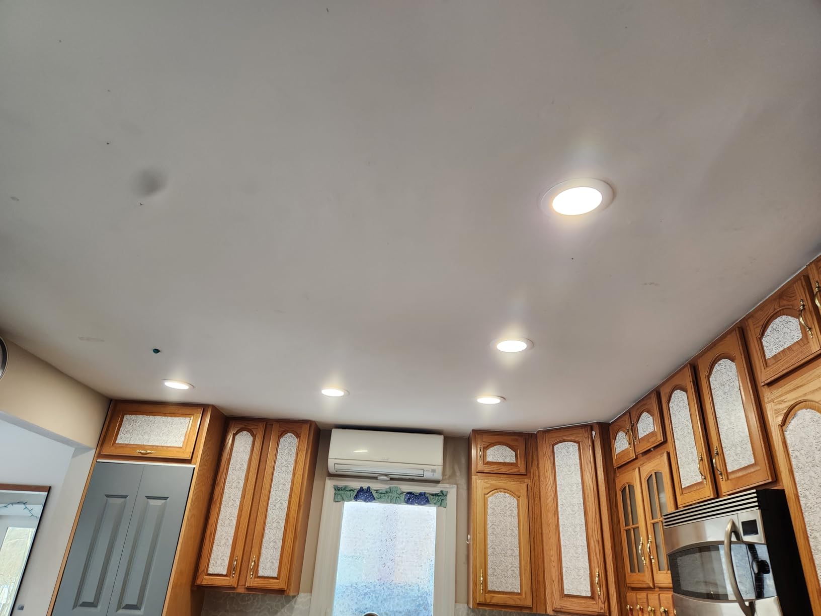 FREELICHT 6 Pack Retrofit LED Recessed Lighting 6 Inch, Selectable 2700K/3000K/4000K/5000K/6000K, Dimmable Flat LED Can Lights, 10W=110W, 1000LM, IC & Damp Rated, ETL & FCC, White - Customer Photo 2