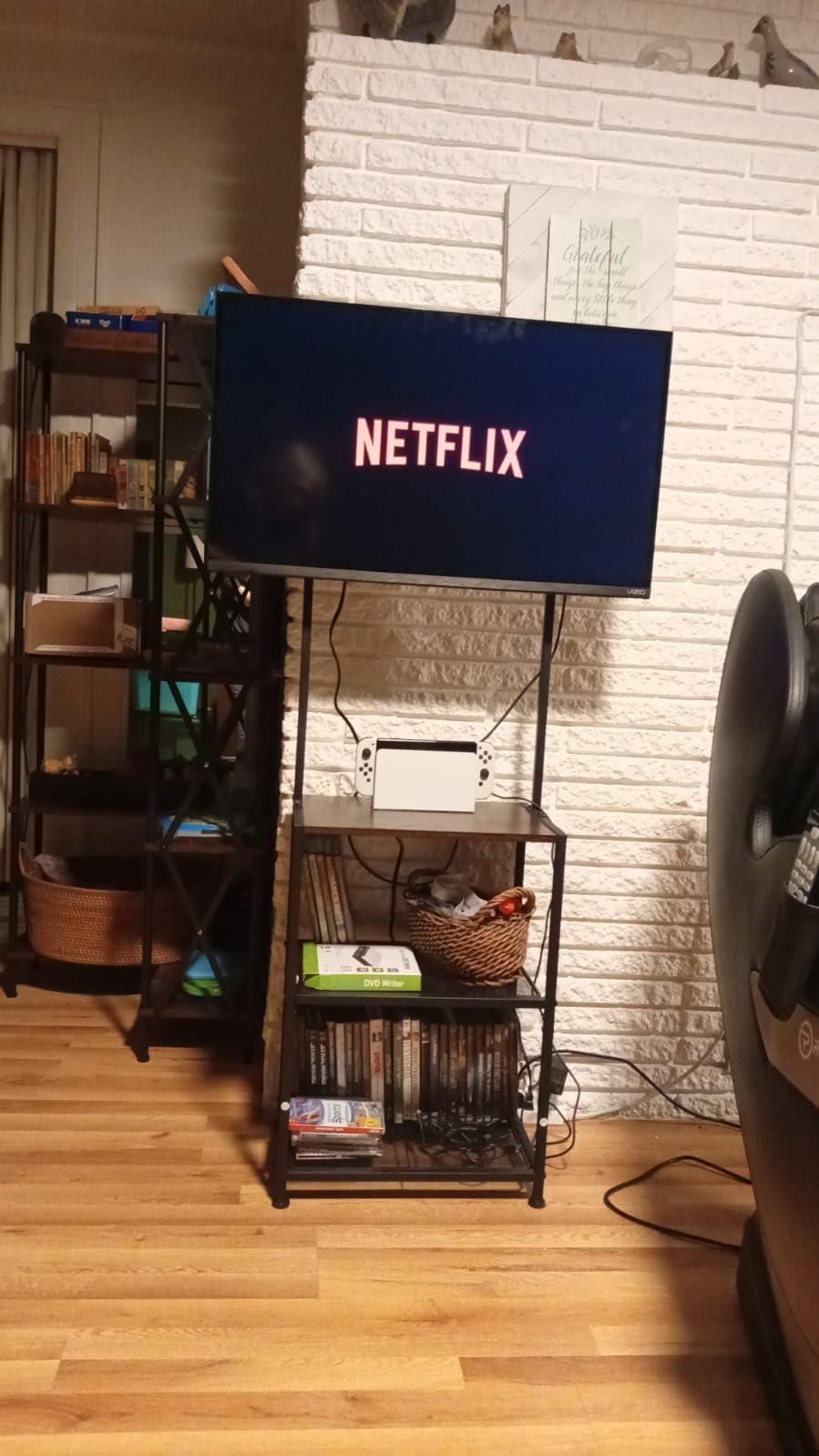 VIZIO 40-inch Full HD 1080p Smart TV with DTS Virtual: X, Alexa Compatibility, Google Cast Built-in, Bluetooth Headphone Capable, (VFD40M-08 New) - Customer Photo 1