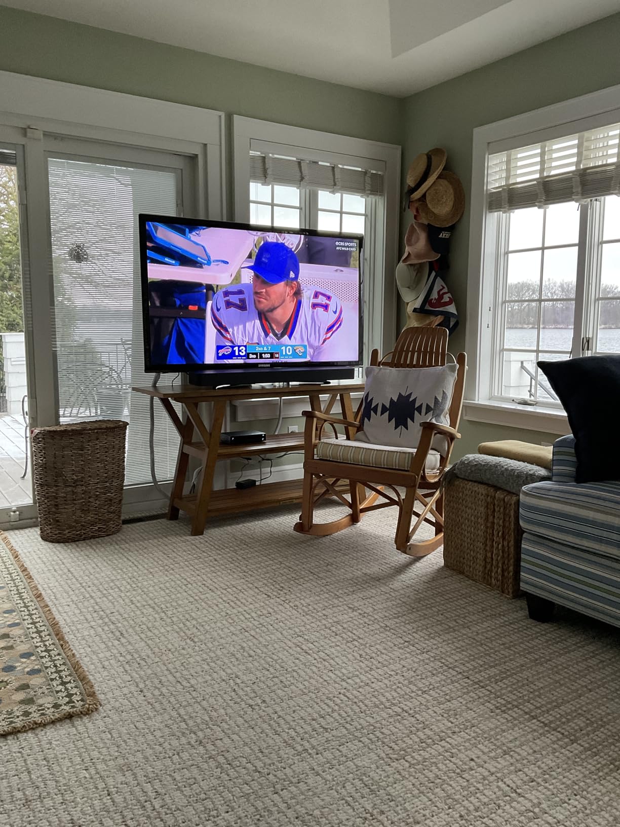 Amazon Fire TV Soundbar Plus (newest model) with built-in subwoofer, 3.1 channel, Dolby Atmos, clear dialogue - Customer Photo 2