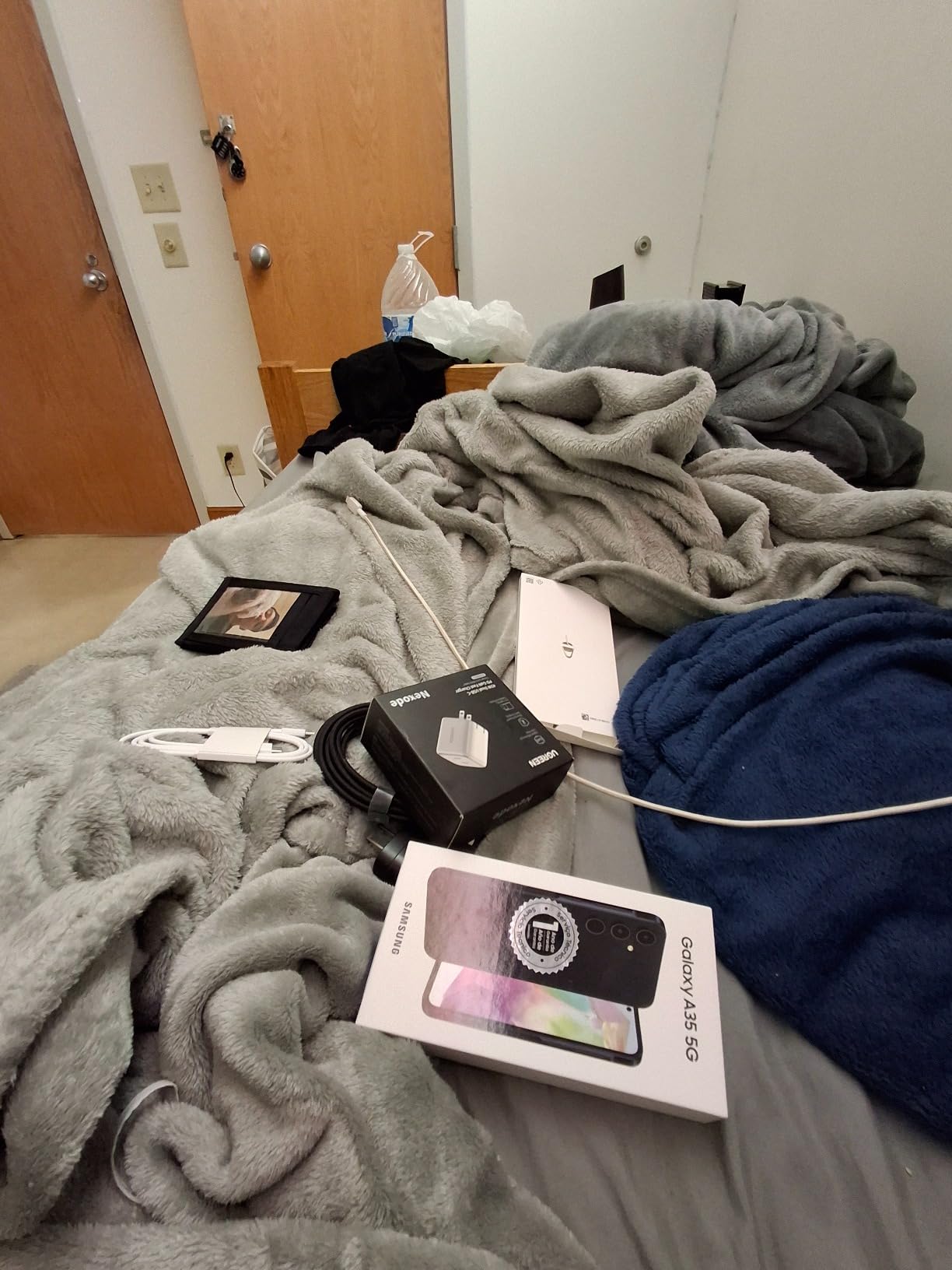 Samsung Galaxy A35 5G A356E 256GB Dual-SIM GSM Unlocked Android Smartphone (Latin Variant/US Compatible LTE) - Awesome Navy - Customer Photo 1