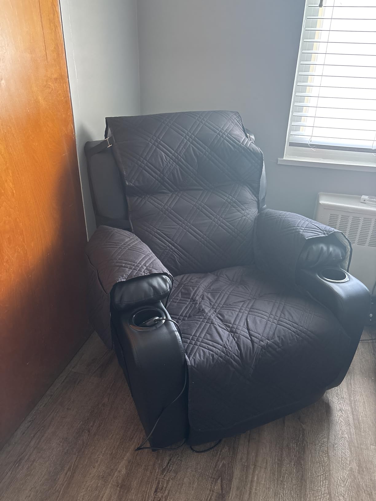 FLEXISPOT XL31 Power Lift Recliner Chair for Elderly, Electric Lift Chair with Massage & Heat, PU Leather Reclining Sofa w/Cup Holders, Side Pockets for Living Room Bedroom(Medium Size,Black) - Customer Photo 2