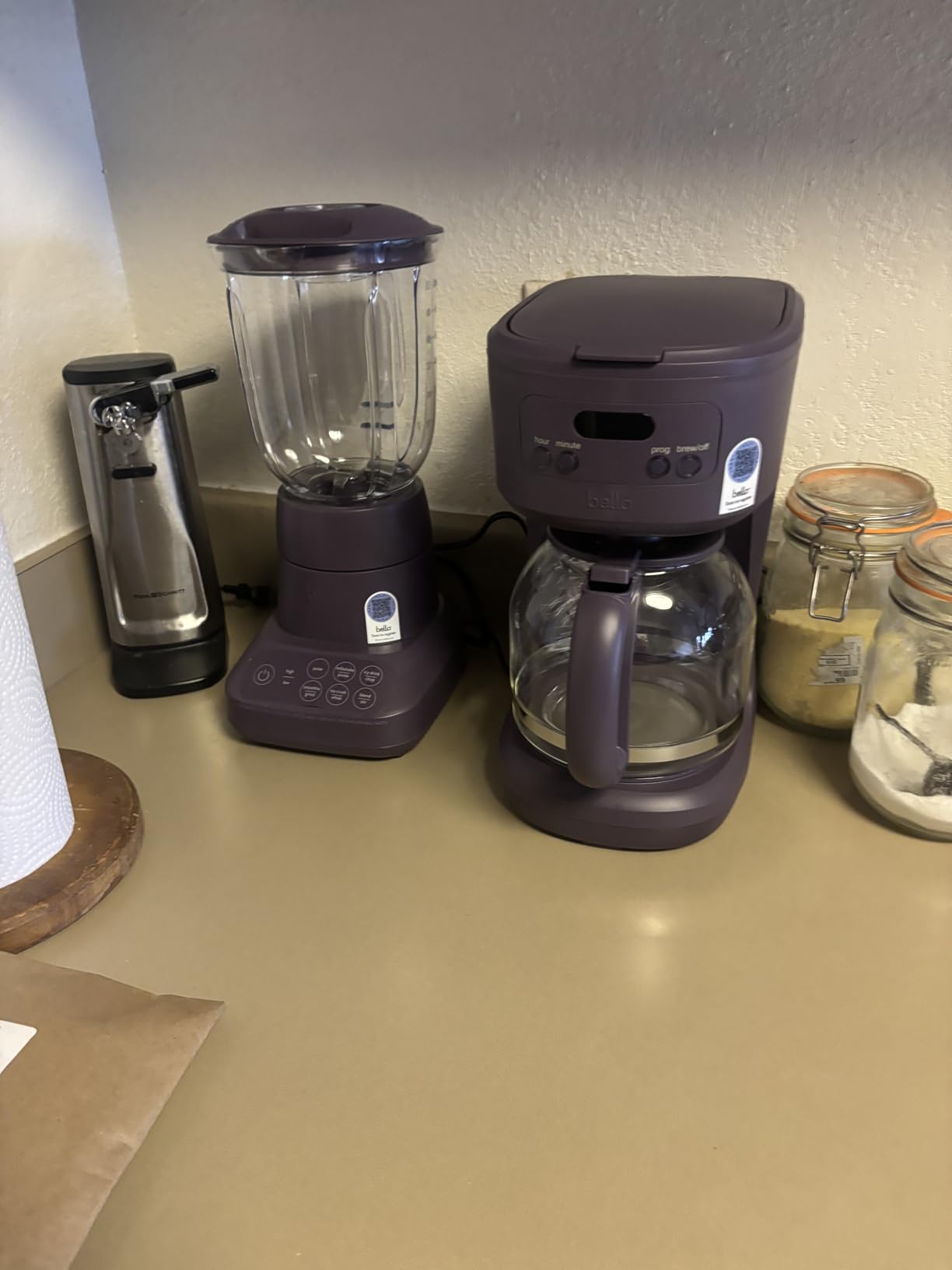 bella 10 Speed Countertop Blender, Juicer & Smoothie Maker, Fits-anywhere Kitchenware, Slim Flip & Store Design, Dishwasher Safe 48oz Capacity Pitcher & Lid, Stainless Steel Blade, 450 Watt, Oatmilk - Customer Photo 2