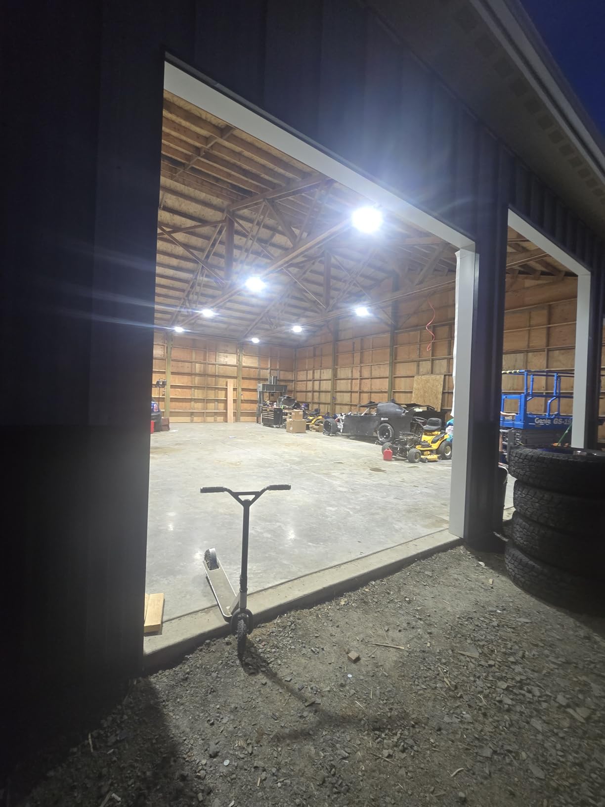 ONLYLUX 8 Pack LED High Bay Lights 200W, 30000LM 6500K UFO High Bay Led Shop Lights AC100-277V with Plug Industrial Warehouse Workshop Factory Barn Garage Area Lighting Fixture - Customer Photo 2