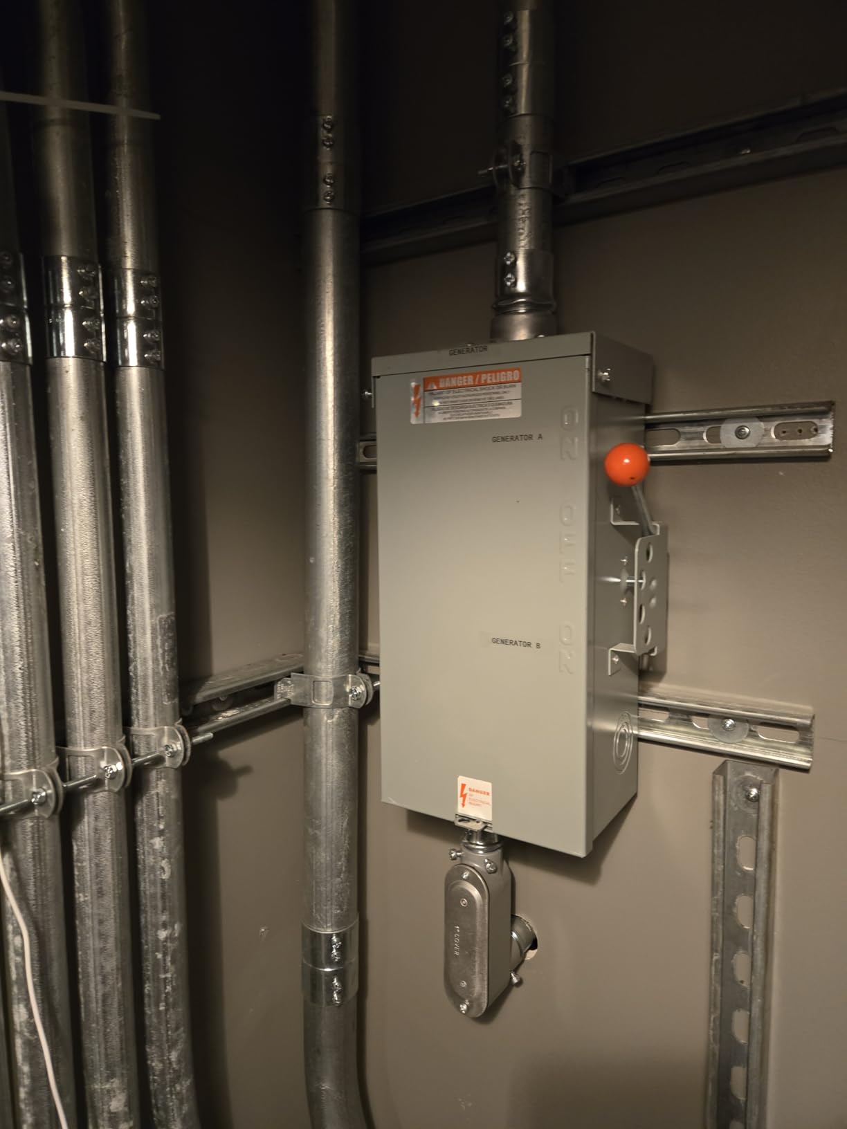 100A Generator Transfer Switch, 24000W Heavy Duty Double Throw Safety Design, 120/240V Transfer Switch for Installation Outdoor and Indoor,Stronger Stability,Enlarged NEMA 3R Enclosure for Easy Wiring - Customer Photo 1