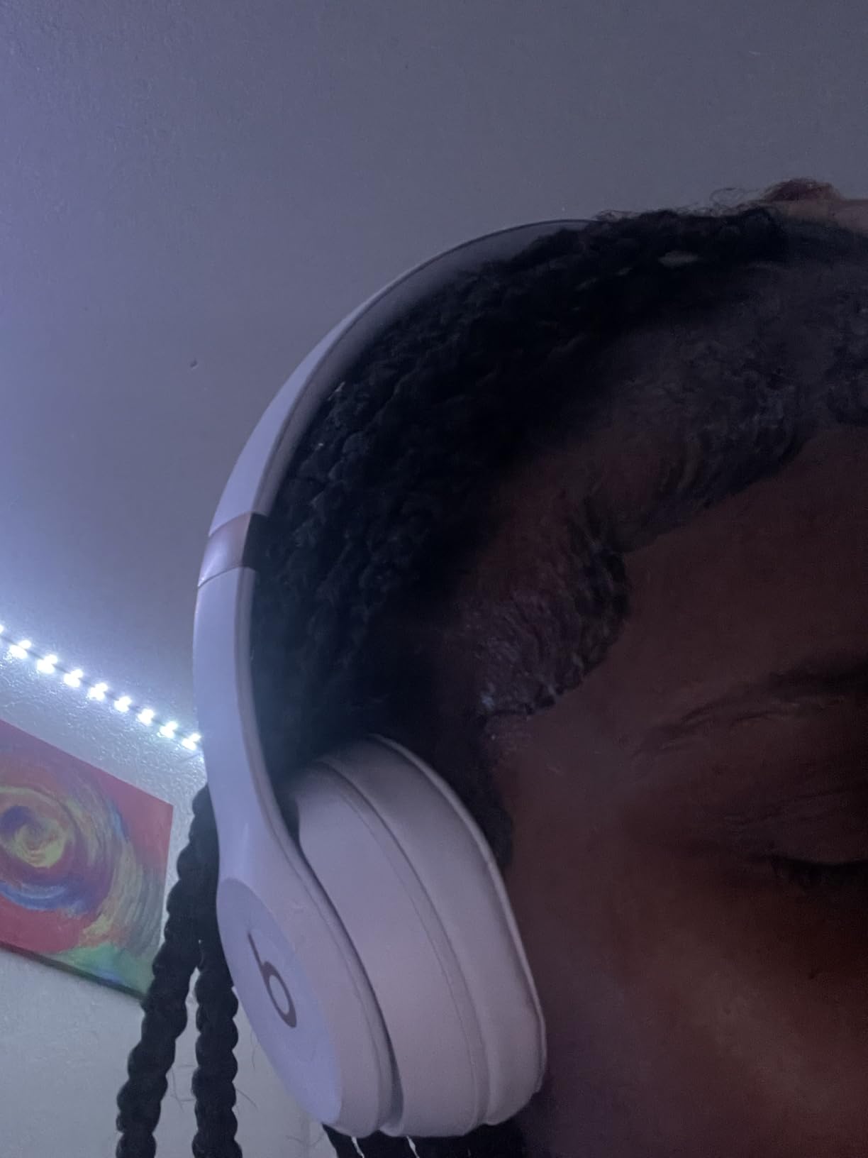 Beats Solo 4 - Wireless On-Ear Bluetooth Headphones, Up to 50-Hour Battery Life, Ultra-Lightweight Comfort, Powerful and Balanced Sound, Apple & Android Compatible - Matte Black - Customer Photo 5