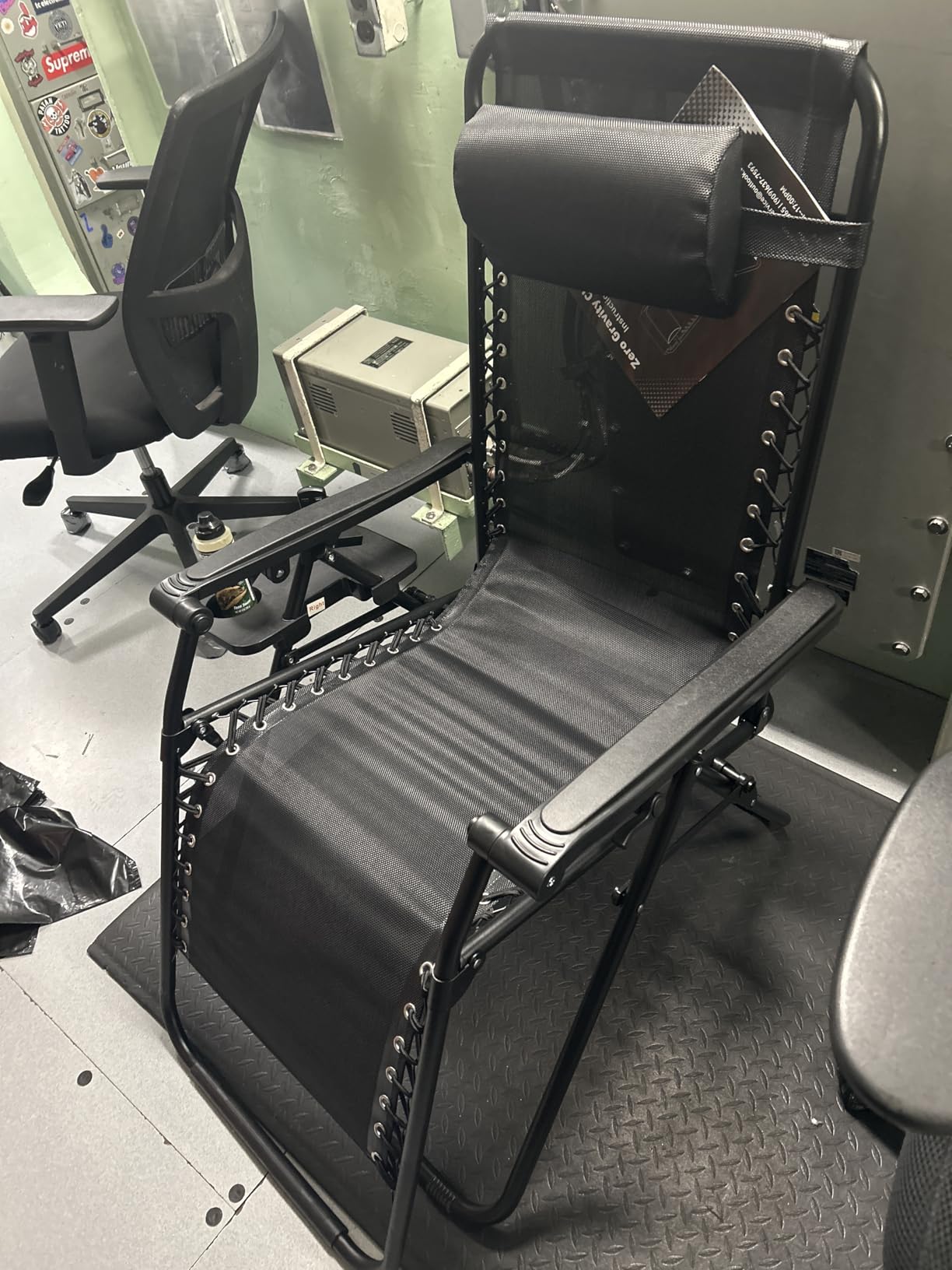 Sweetcrispy Zero Gravity Chairs, Set of 2 Portable Recliner Beach Camping Patio Outdoor Folding Lounge Chair with Cup Holder Trays and Adjustable Pillow for Poolside, Garden, Backyard, Lawn (Black) - Customer Photo 1