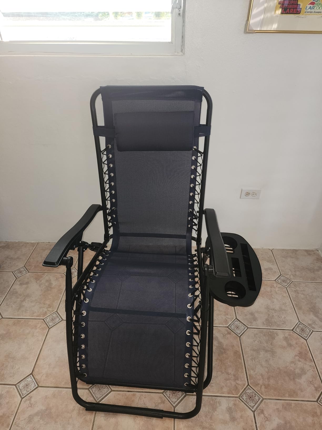 Sweetcrispy Zero Gravity Chairs, Set of 2 Portable Recliner Beach Camping Patio Outdoor Folding Lounge Chair with Cup Holder Trays and Adjustable Pillow for Poolside, Garden, Backyard, Lawn (Black) - Customer Photo 2