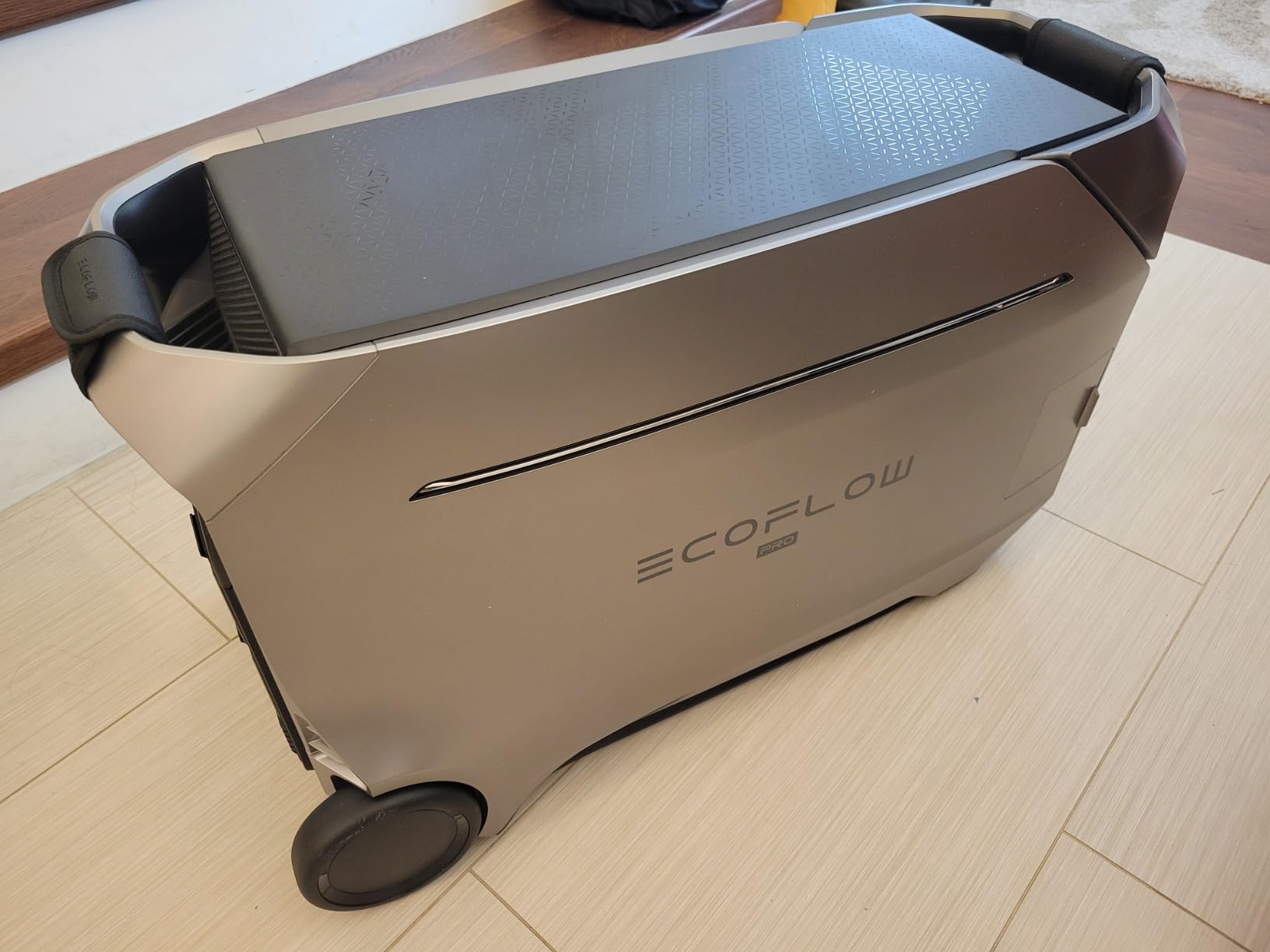 EF ECOFLOW 8kWh Portable Power Station: DELTA Pro 3 with AC Cable and Extra Battery, 120/240V 4000W AC Output, Solar Generator for Home Use, Camping, Emergencies, RVs, and Outdoor Generators - Customer Photo 2