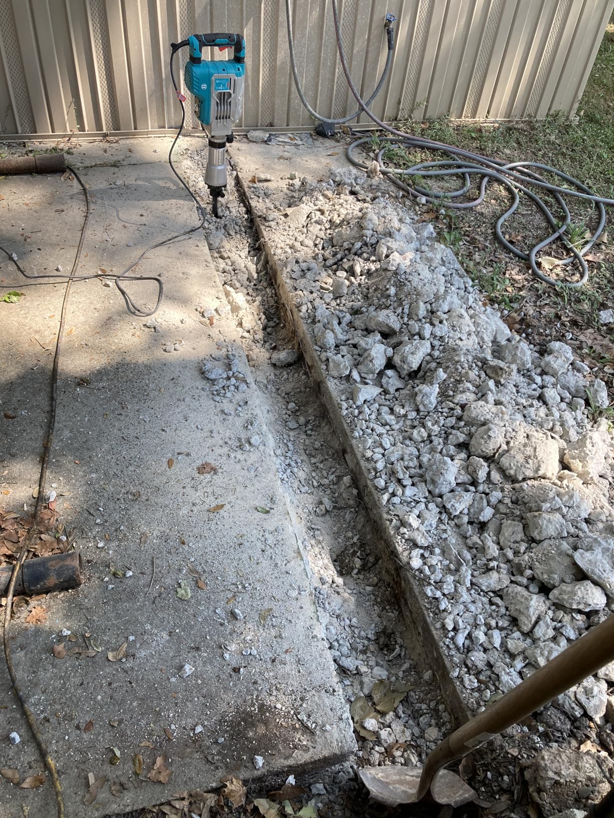 ENEACRO Demolition Jack Hammer 14.5Amp SDS-Hex Concrete Breaker, 65 Joules Heavy Duty Chipping Hammer Cement/Pavement/Floor Breaker, with 2pcs of chisels and Carry box with Rollers - Customer Photo 2