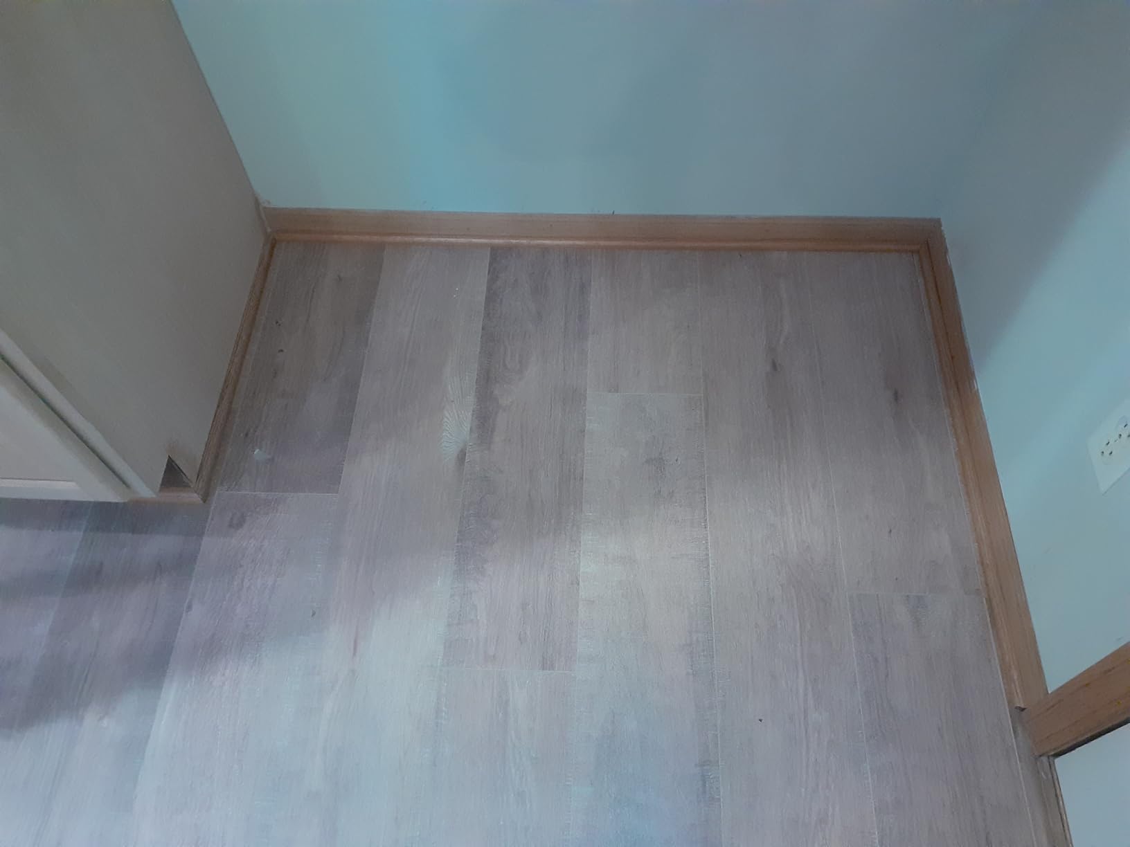 Metabo HPT 18V MultiVolt Compact Cordless Brad Nailer Kit, 18 Gauge Nailer with Power Tool 2.0Ah Lithium Ion Battery, Drives 5/8