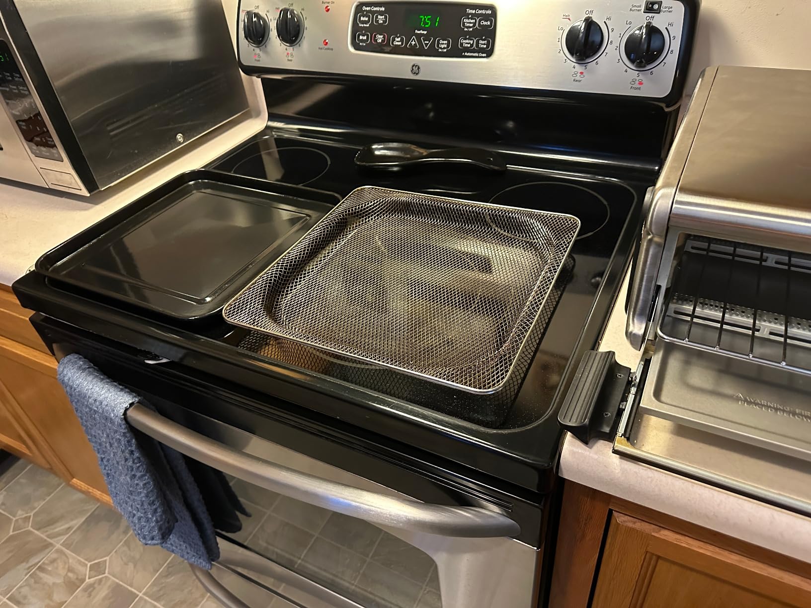 Ninja Toaster Oven & Air Fryer, 8-in-1 Functionality, Large Capacity, Air Fry Basket, Sheet Pan, Wire Rack & Removable Crumb Tray, Stainless,1800 watts, SP151 - Customer Photo 2
