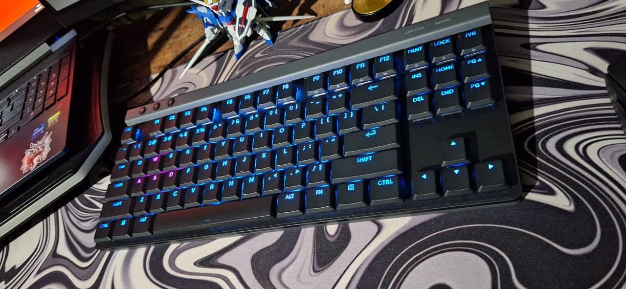 Logitech G515 Lightspeed TKL Low Profile Wireless Gaming Keyboard, LIGHTSYNC RGB, Thin Tenkeyless Design, Double-Shot PBT Keycaps, Linear (Red) Mechanical Switches - Black - Customer Photo 1