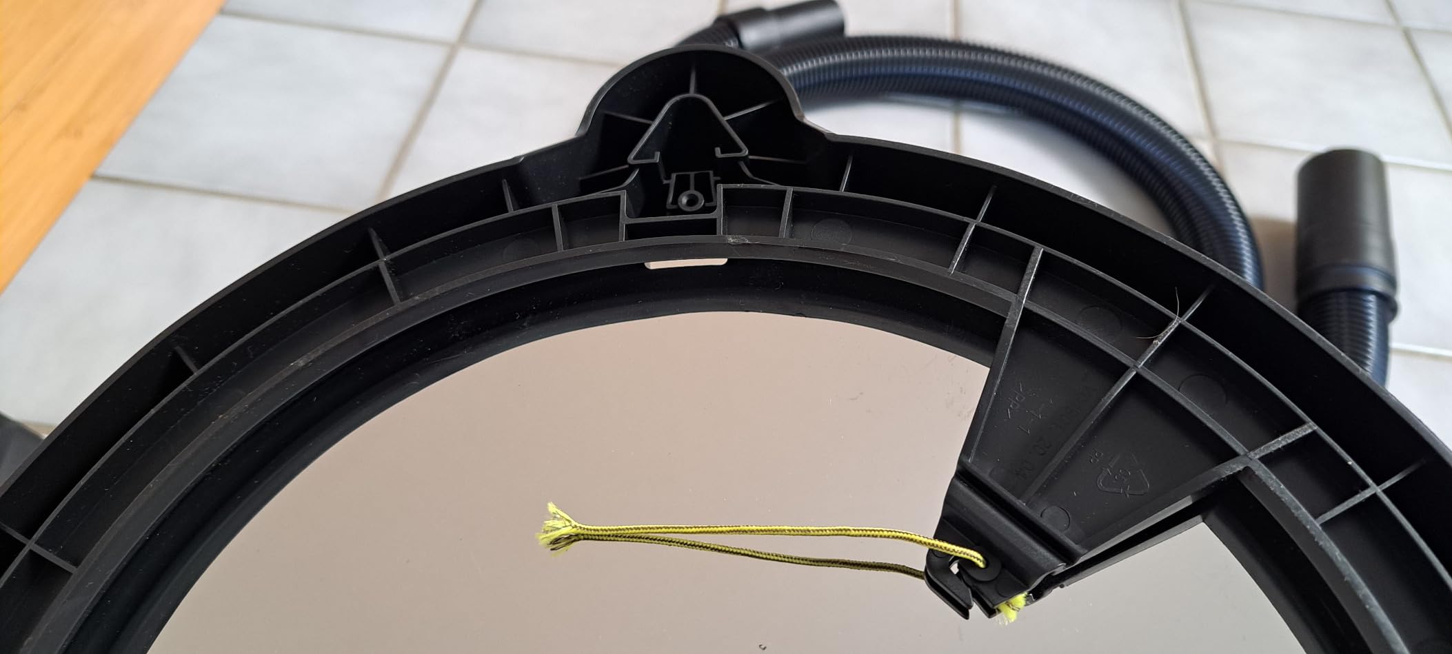 DEWALT 5 Gallon STEALTHSONIC Ultra-Quiet Wet/Dry Shop Vac, 4 Peak HP Powerful Suction, Built for Long-Lasting Performance, Portable Vacuum for Garage, Workshop & Jobsite, DXV05P-QT - Customer Photo 2