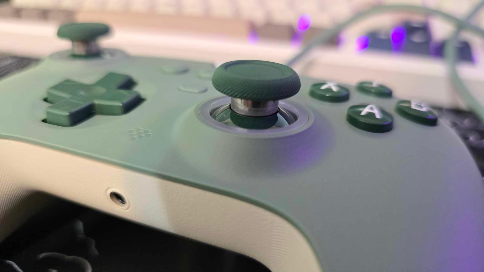 8BitDo Ultimate C Wired Controller for Xbox with Hall Effect Joysticks and Triggers, RGB Lighting Fire Ring, Compatible with Xbox Series X|S, Xbox One, Windows 10/11 - Officially Licensed (Dark Gray) - Customer Photo 2