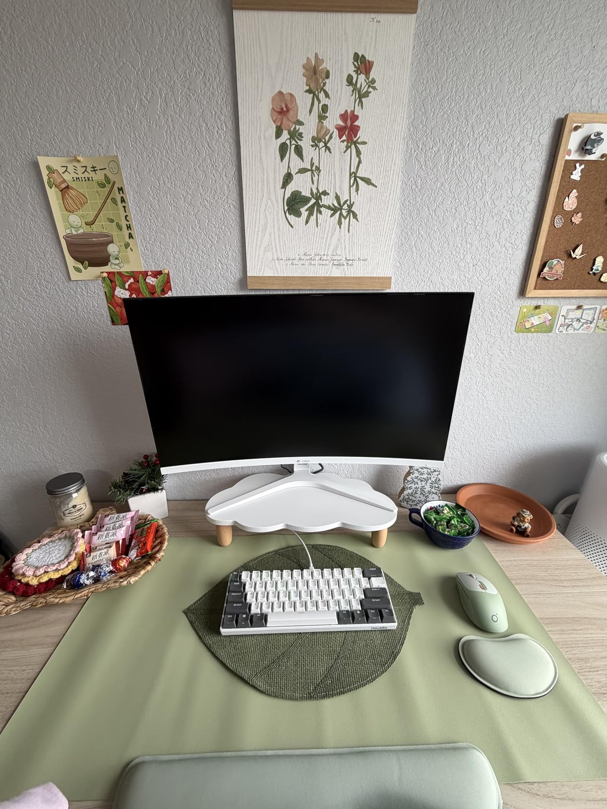 CRUA 24 Inch 200hz/180hz Curved Gaming Monitor, FHD 1080P Frameless Computer Monitors, Support AMD freesync Low Motion Blur, Eye Care, DisplayPort, HDMI, Compatible Wall Mountable Installs-Black - Customer Photo 2