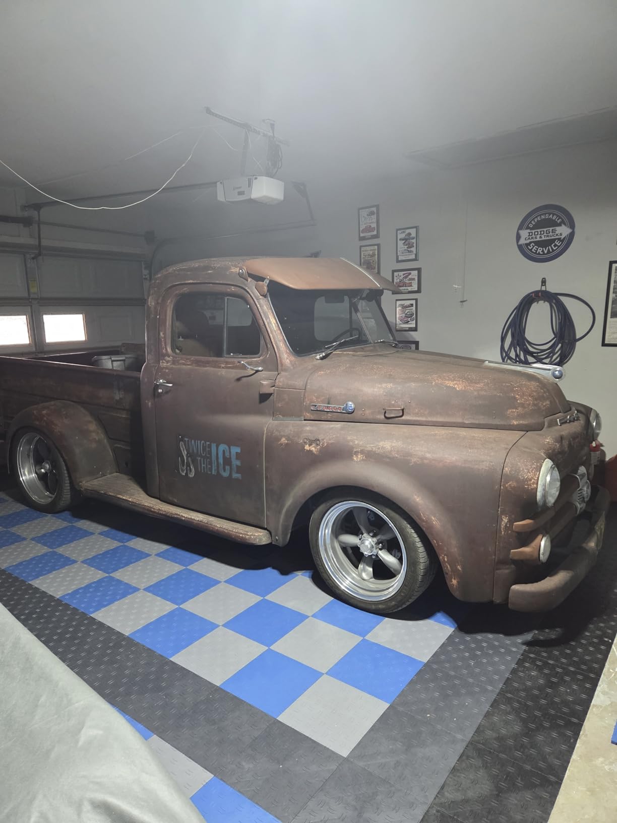 VEVOR Garage Tiles Interlocking, 12 x 12 x 0.53 inch 50 Pack Garage Floor Covering Tile, Non-Slip Double-Sided Texture Garage Flooring Tiles, for Garages, Basements, Repair Shops, Graphite Gray - Customer Photo 2