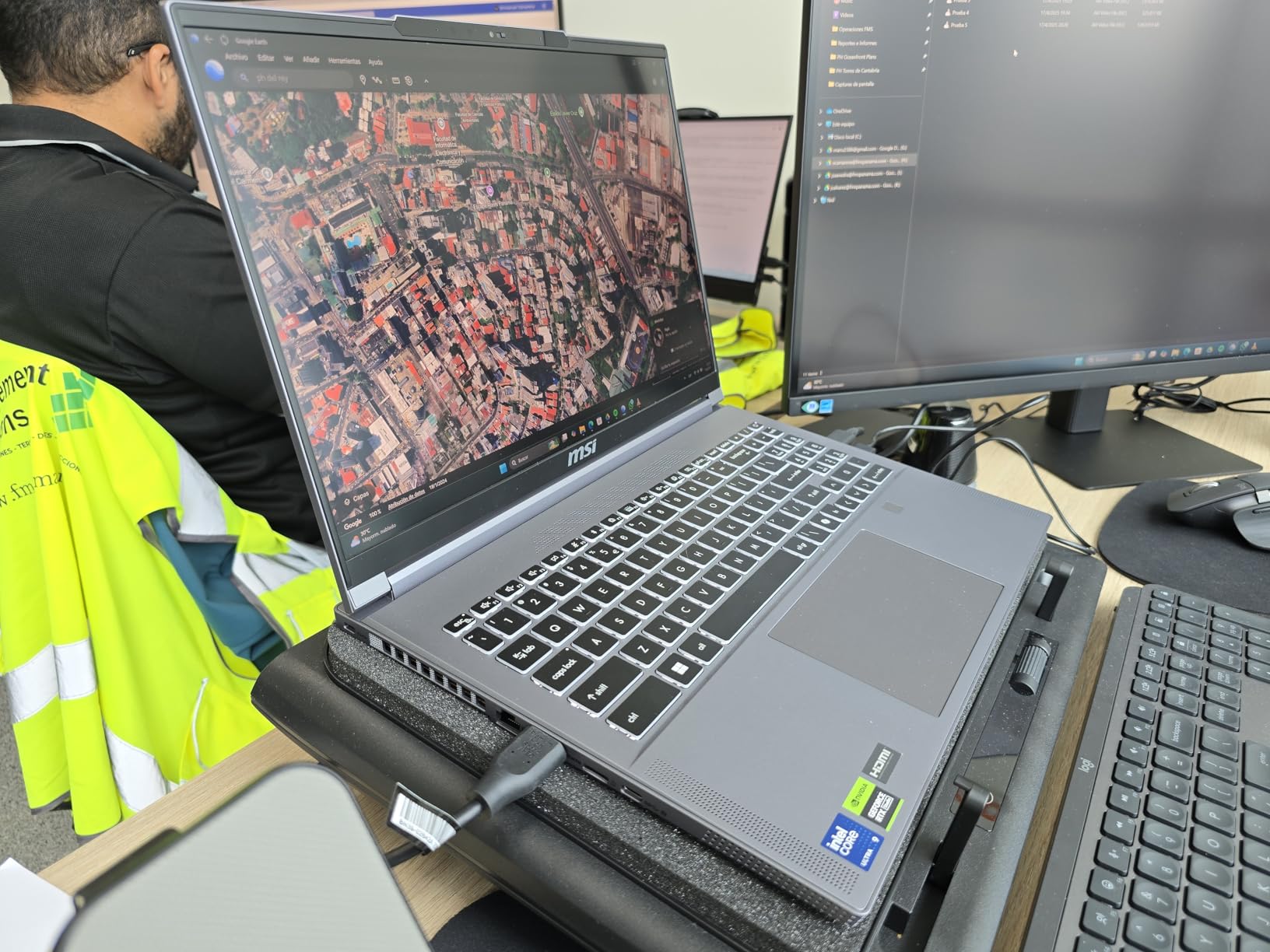 [2024] MSI Creator 16 AI Studio A1VHG-072US Pro Extreme (Intel Core Ultra 9 185H, 64GB DDR5 RAM, 4TB NVMe SSD, RTX 4080, 16