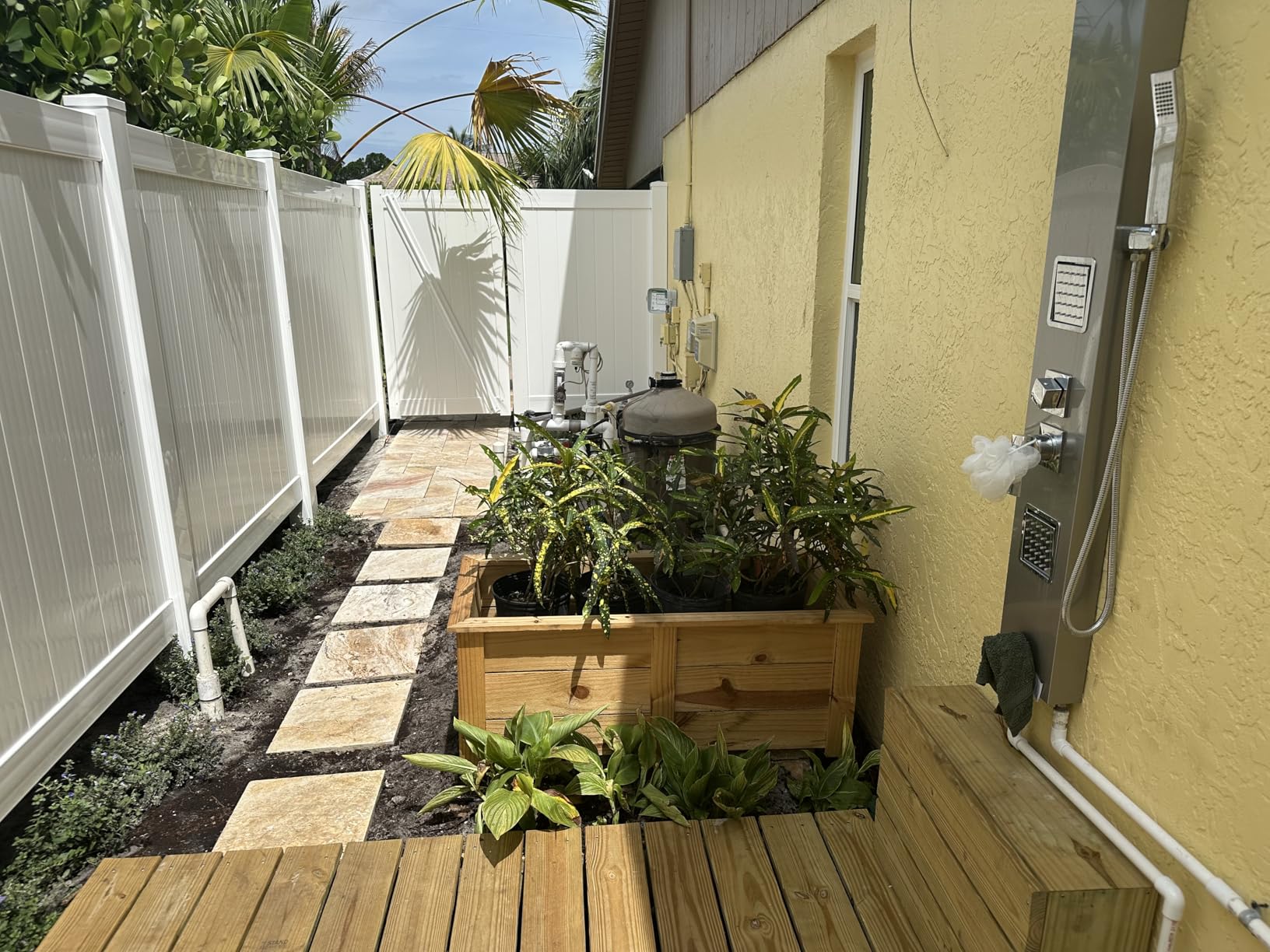 VEVOR Shower Panel Tower System, 6 Shower Modes, LED & Display Shower Panel, Rainfall, Waterfall, 4 Body Massage Jets, Tub Spout, Handheld Shower Head 59