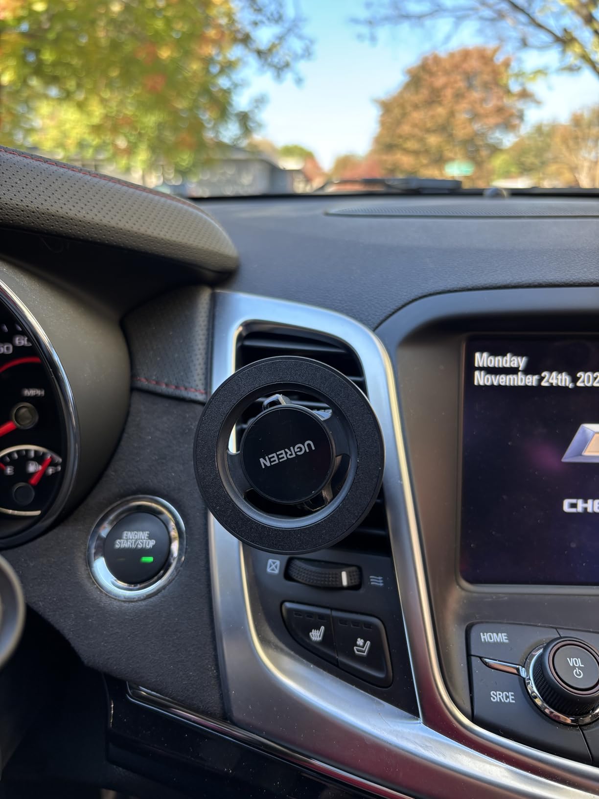 UGREEN Car Phone Mount for Magsafe Air Vent Car Mount Magnetic Phone Holder Compatible with iPhone 17 16 15 14 13 12 Pro Max, Strongest Magnet Black - Customer Photo 1