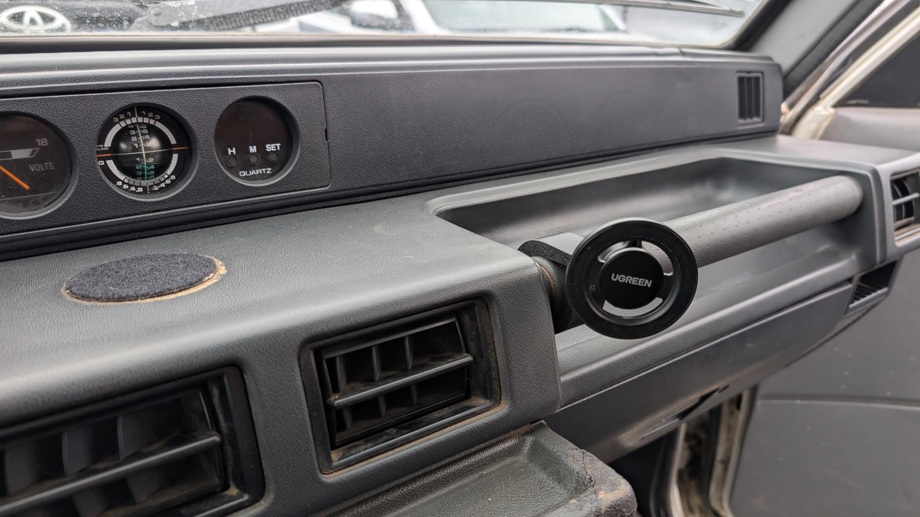 UGREEN Car Phone Mount for Magsafe Air Vent Car Mount Magnetic Phone Holder Compatible with iPhone 17 16 15 14 13 12 Pro Max, Strongest Magnet Black - Customer Photo 3