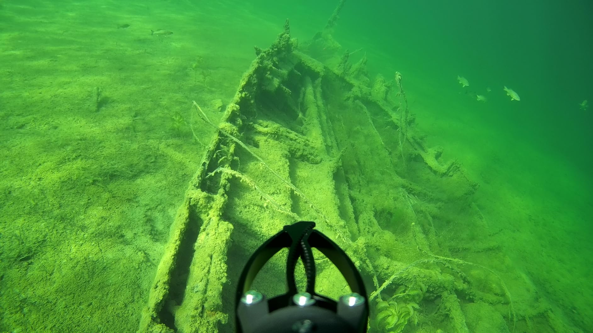 Underwater Drone, Mini S submarine drone with 4K+EIS Image Stabilization Camera for Real-Time Viewing Depth & Temperature Data, Direct-Connect Remote Controller, Dive to 330ft Underwater, Portable ROV - Customer Photo 1