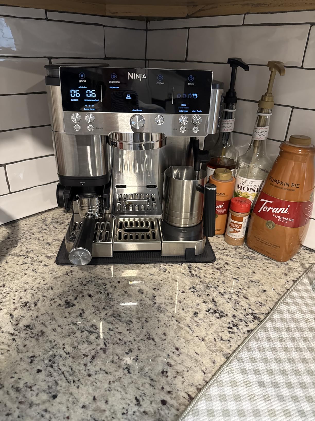 Ninja Luxe Café 3-in-1 Espresso, Drip Coffee and Cold Brew Machine | Integrated Coffee Grinder, Milk Frother, Assisted Tamper & Built-In Espresso Accessory Storage | Stainless Steel | ES601 - Customer Photo 1