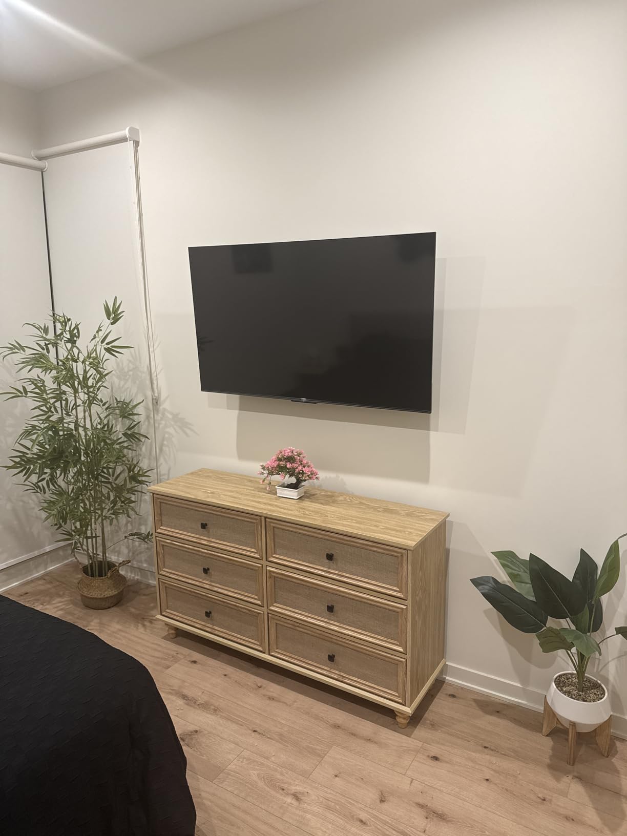 TCL 75-Inch Class Q65 QLED 4K Smart TV with Fire TV (75Q651F, 2024 Model), Dolby Vision and Atmos, HDR PRO+, Alexa Built-in with Voice Remote, Apple AirPlay 2 Compatibility, Streaming Television - Customer Photo 1