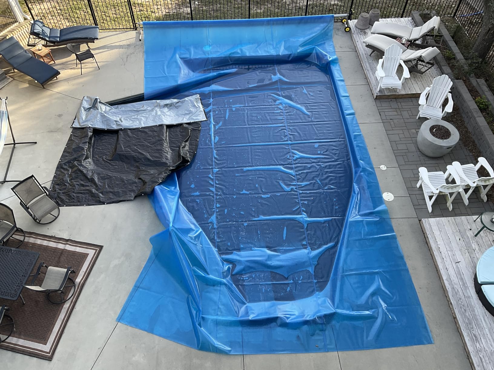 VEVOR Solar Pool Cover, 28 x 14 ft Rectangle Solar Cover 16 mil for Pools, Inground Above Ground Swimming Pool Solar Blanket with Bubble, Heat Retaining Solar Covers Blue - Customer Photo 1