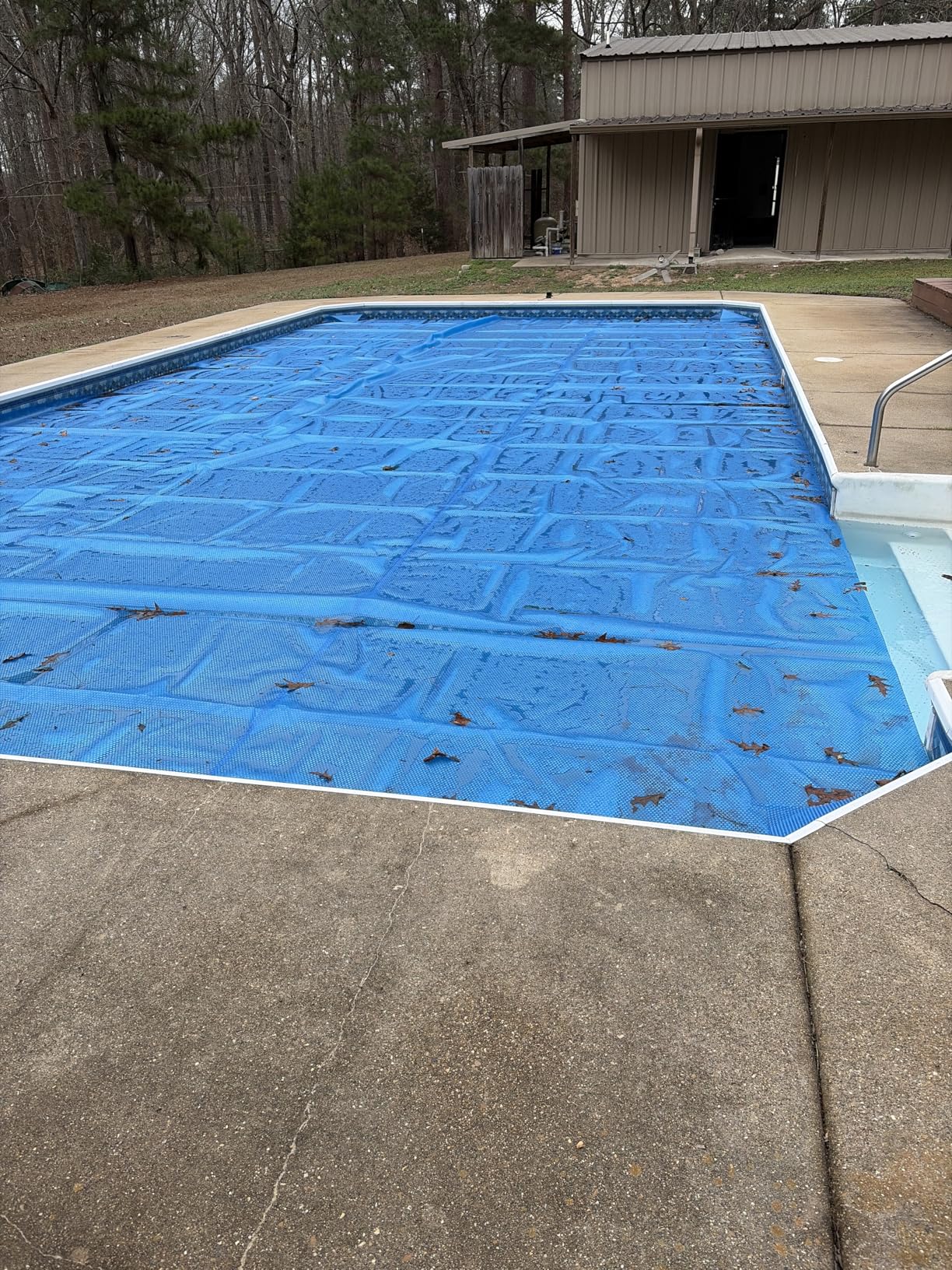 VEVOR Solar Pool Cover, 28 x 14 ft Rectangle Solar Cover 16 mil for Pools, Inground Above Ground Swimming Pool Solar Blanket with Bubble, Heat Retaining Solar Covers Blue - Customer Photo 2